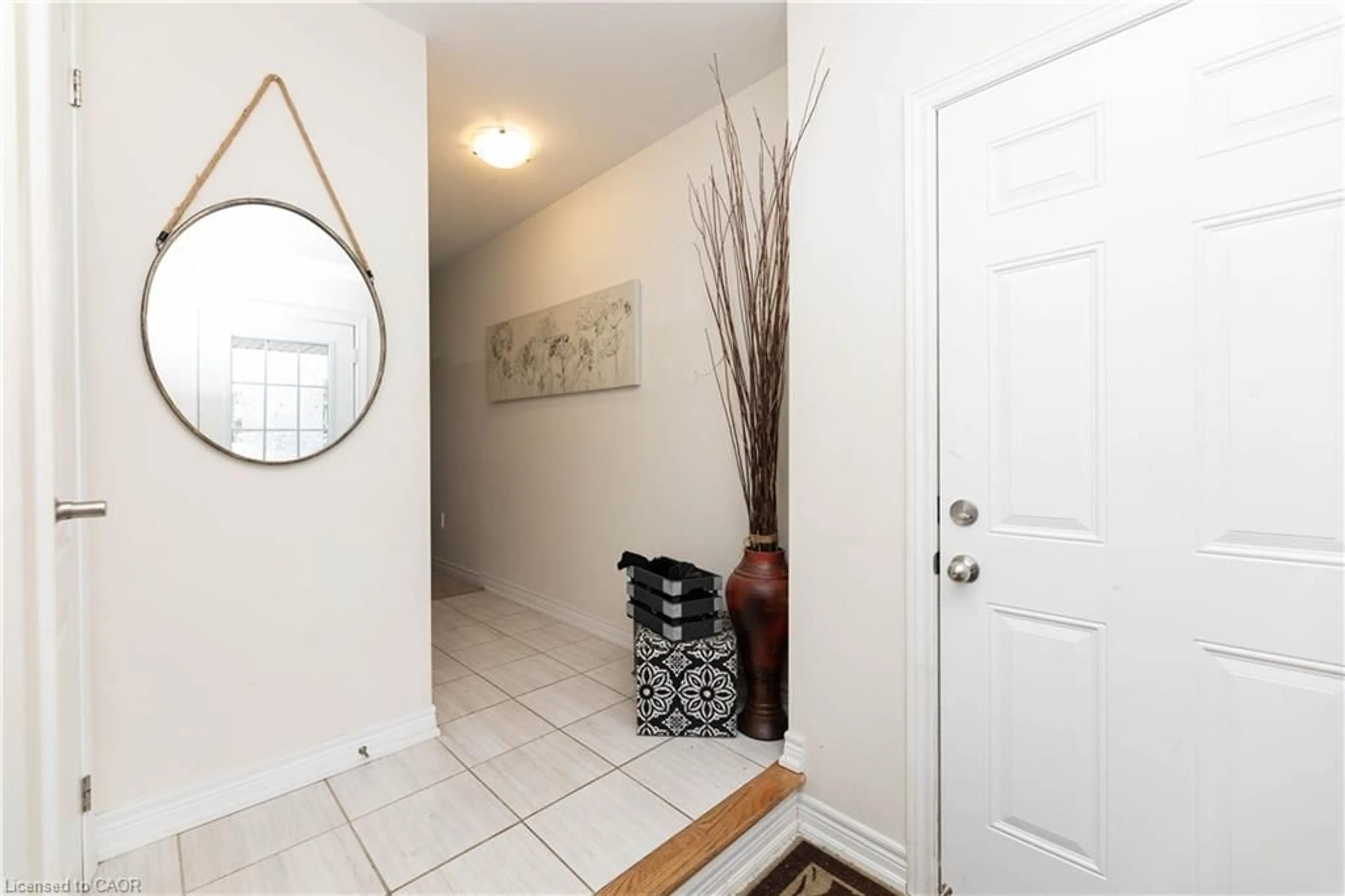 Indoor entryway for 740 Linden Dr #11, Cambridge Ontario N3H 0E3