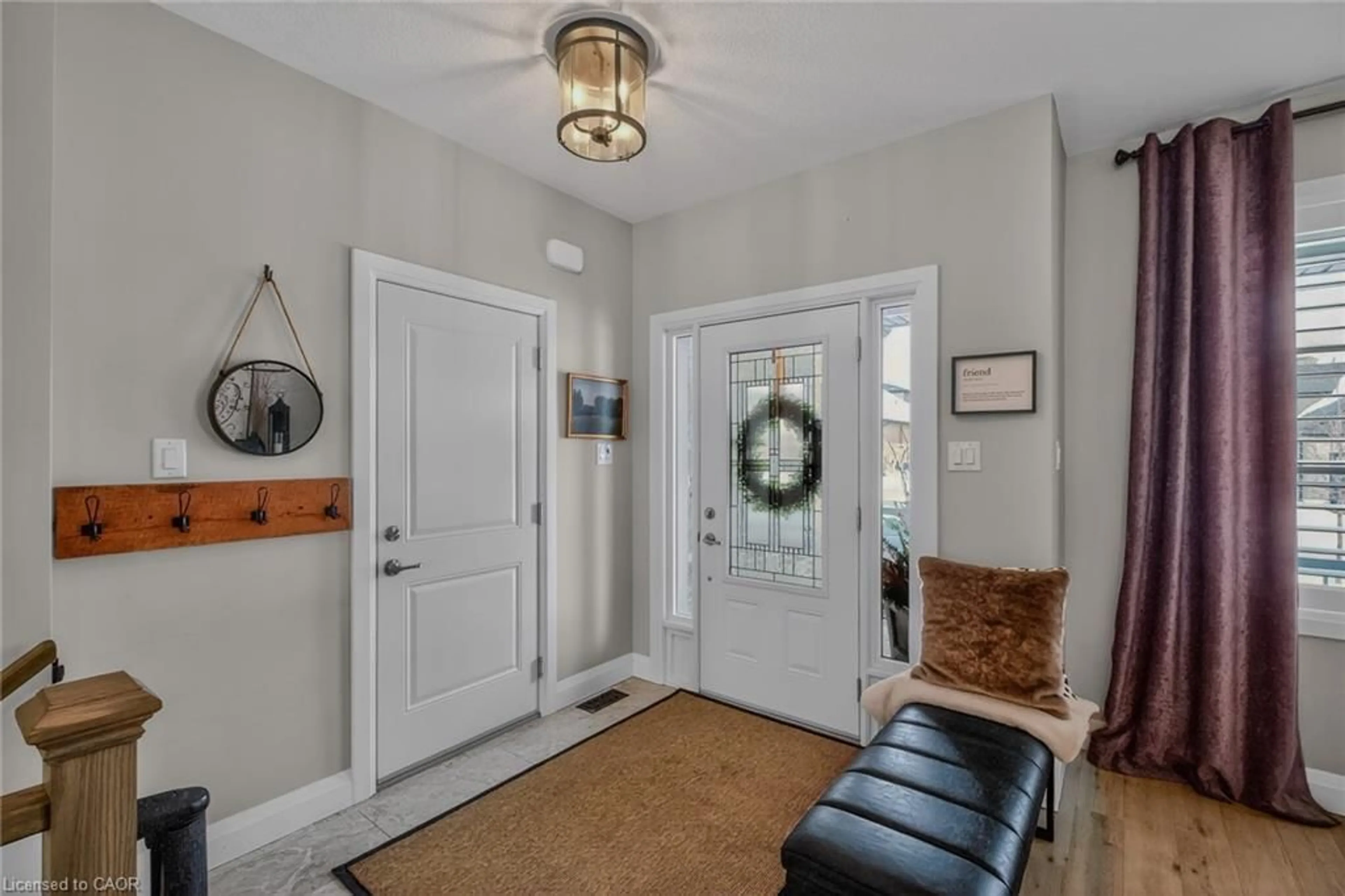 Indoor entryway for 19 Edgar Pl, Paris Ontario N3L 0H3