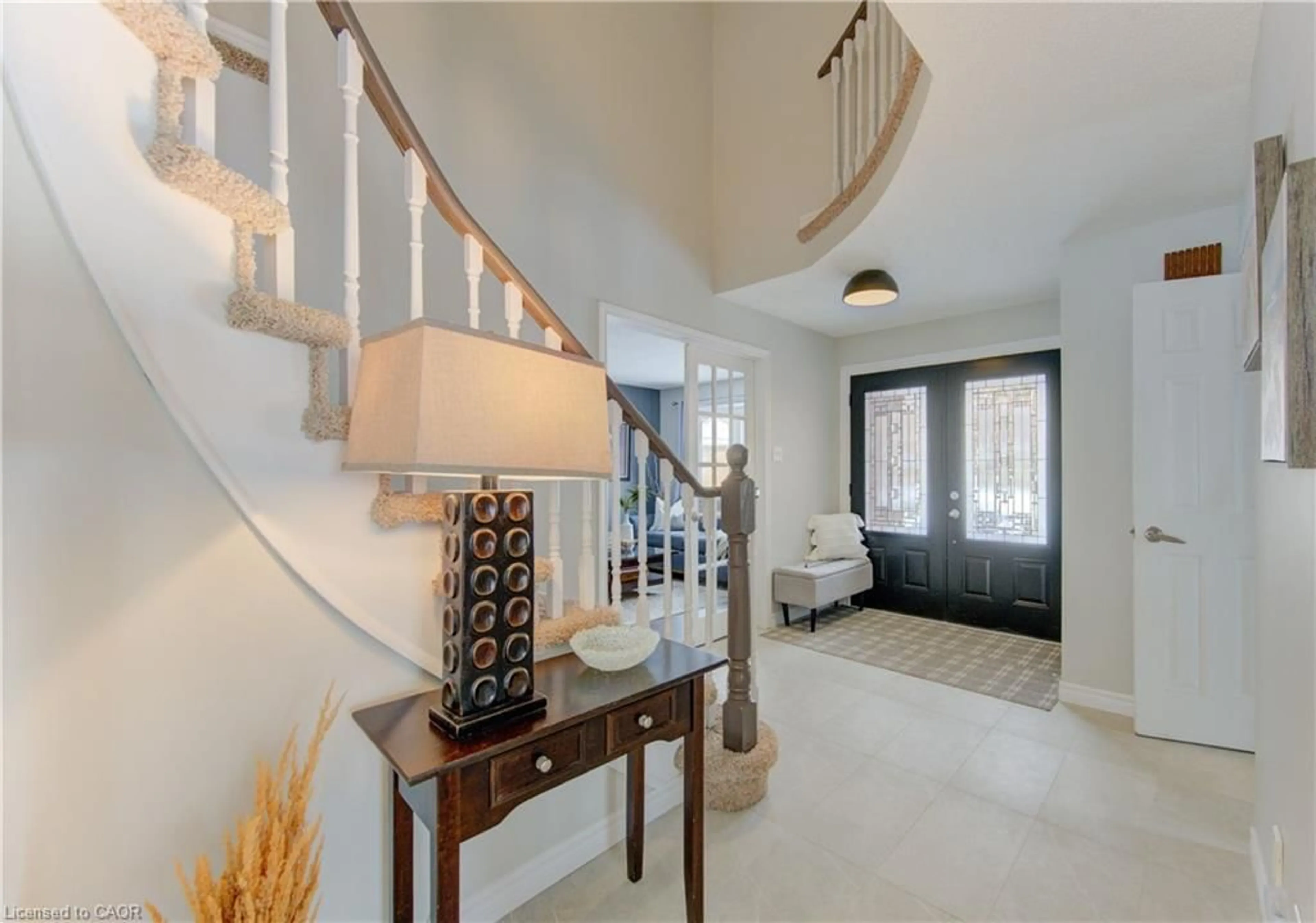 Indoor entryway for 456 Oakfield Crt, Waterloo Ontario N2T 1X5