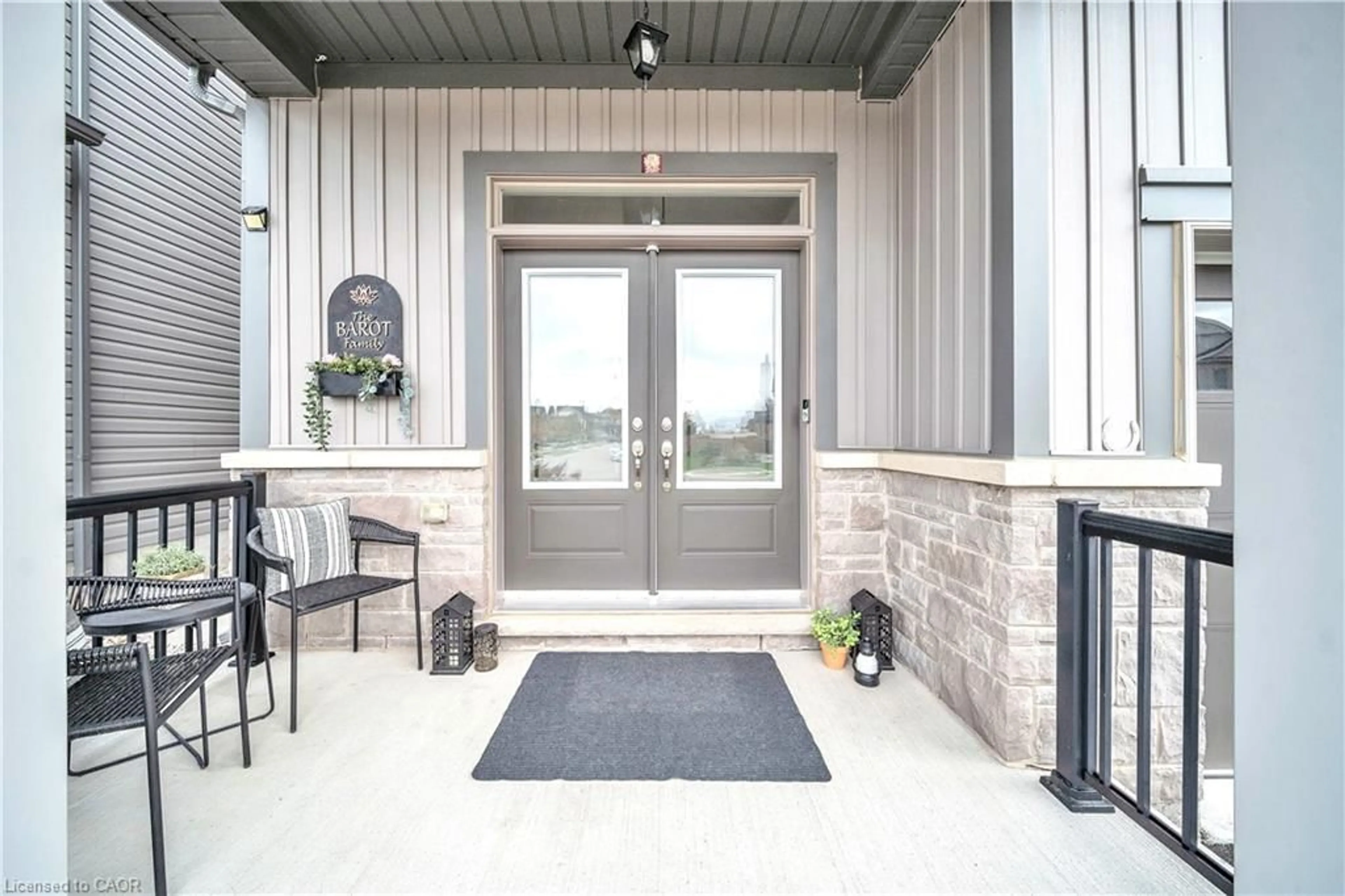 Indoor entryway for 26 Gibbs Way, Fergus Ontario N1M 0G7