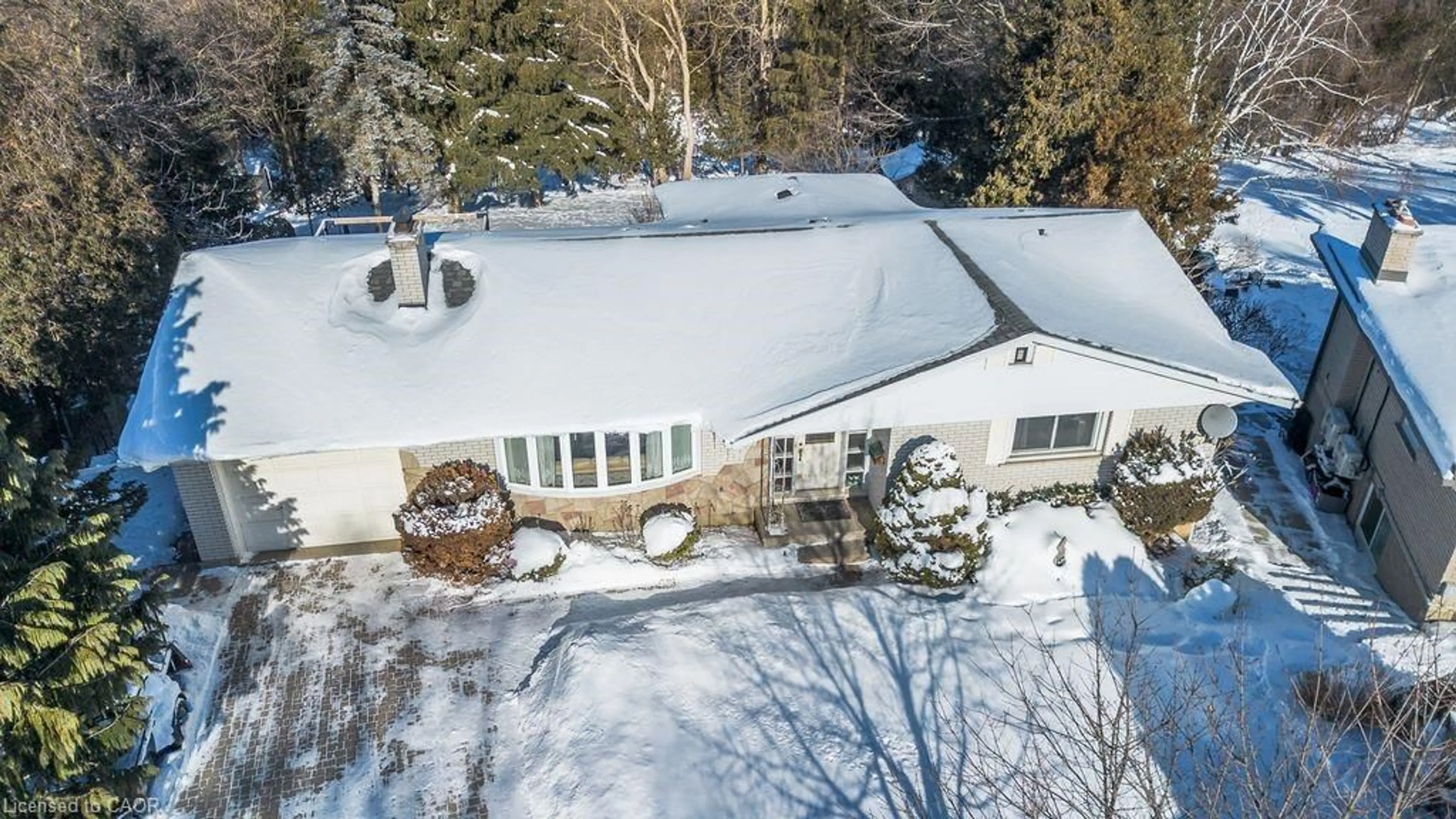 A pic from outside/outdoor area/front of a property/back of a property/a pic from drone, building for 1318 Thorman Dr, Cambridge Ontario N3H 1A2