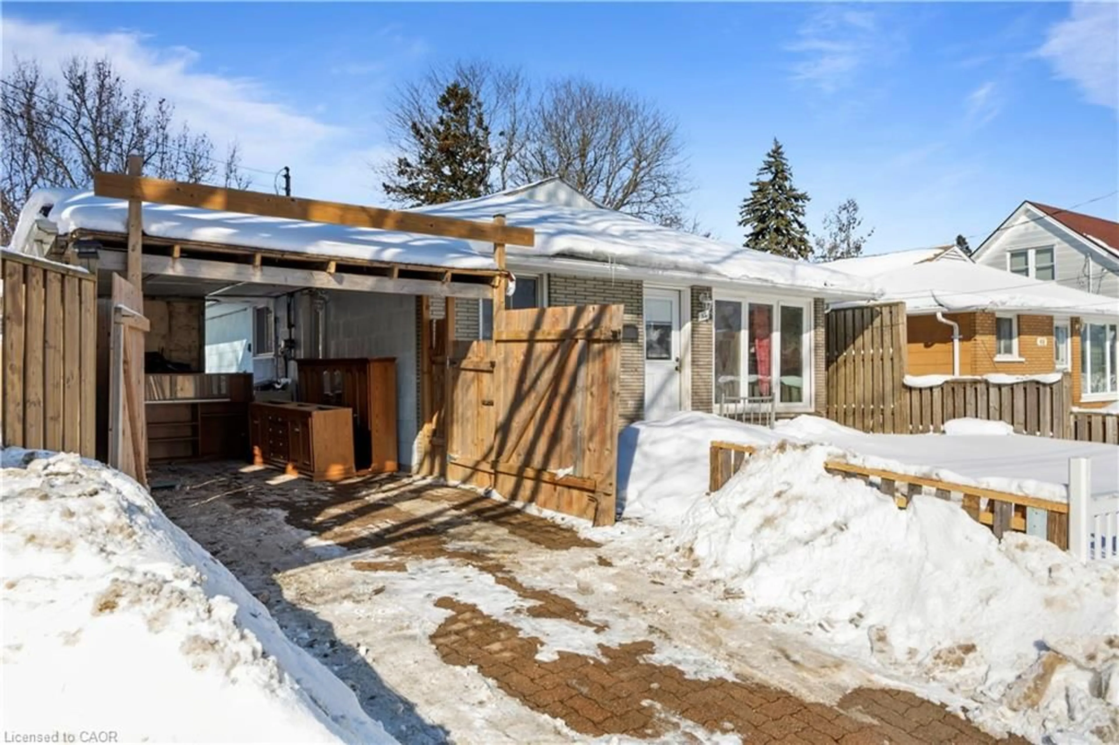 Unknown for 52 Ruby St, Kitchener Ontario N2M 3E3