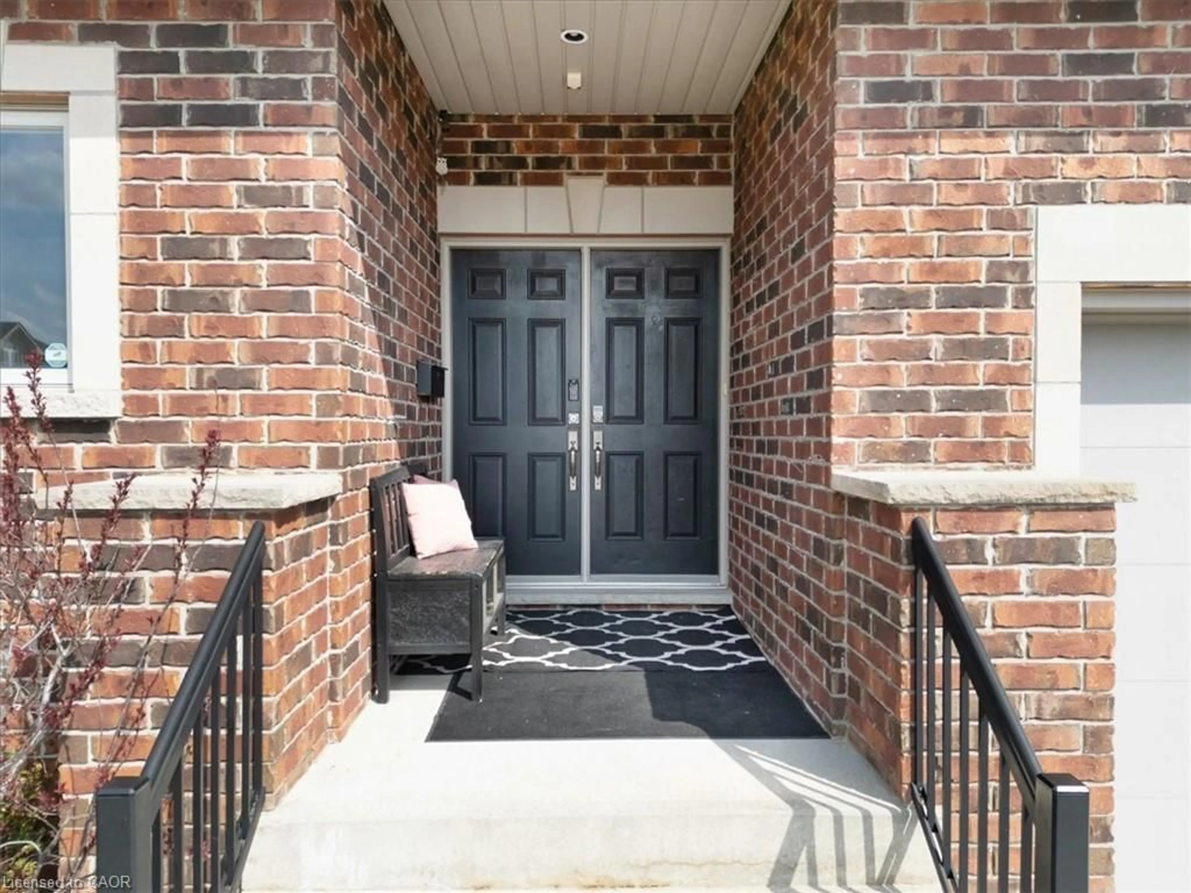 Indoor entryway for 340 Old Mud St, Hamilton Ontario L8J 3Z9