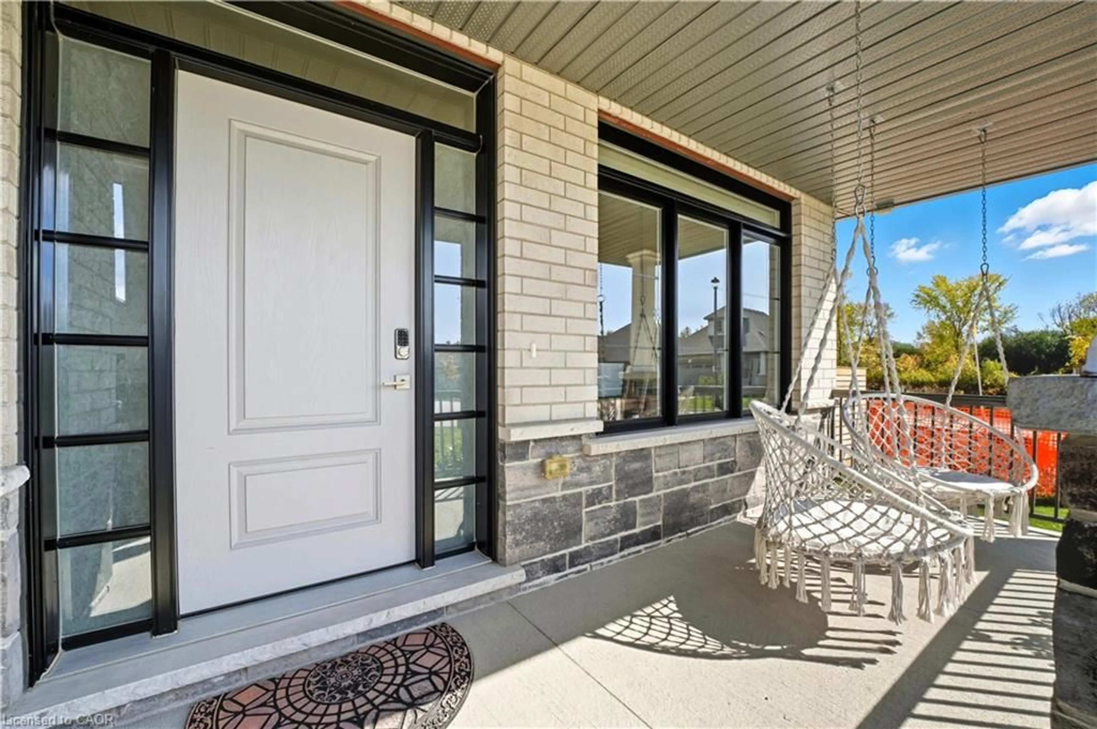 Indoor entryway for 106 Cutting Dr, Elora Ontario N0B 1S0