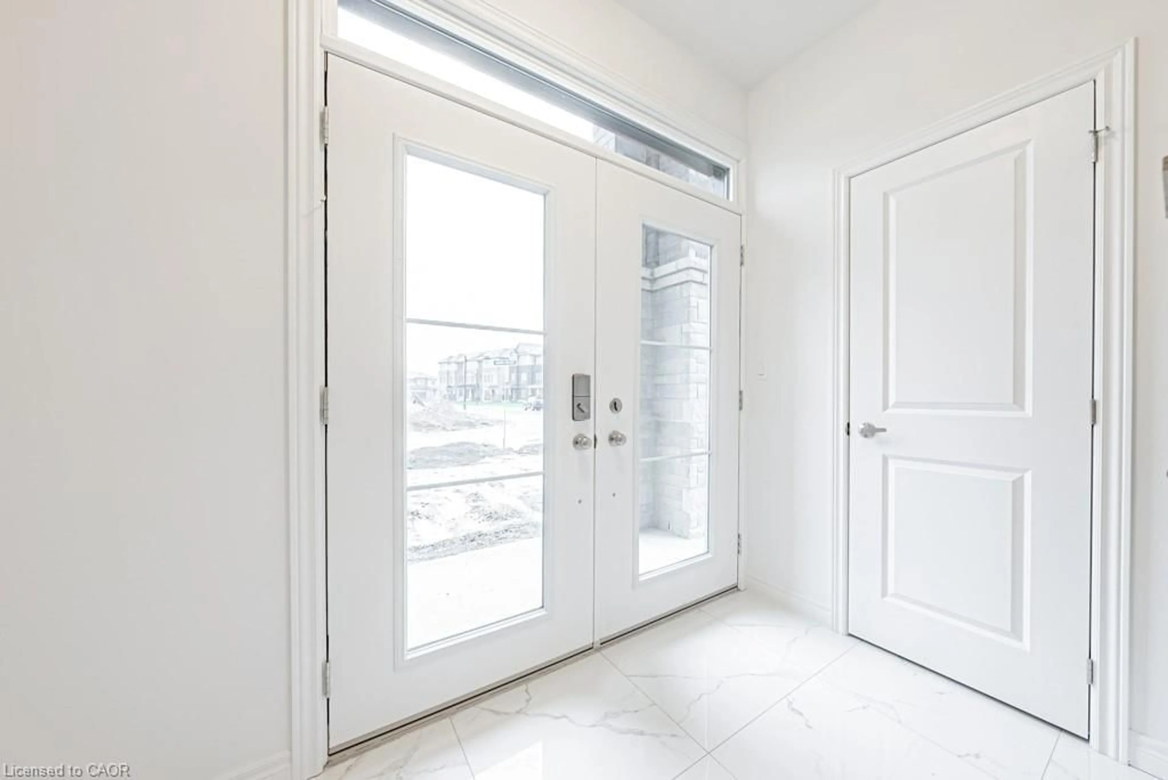 Indoor entryway for 238 Longboat Run, Brantford Ontario N3T 0X1