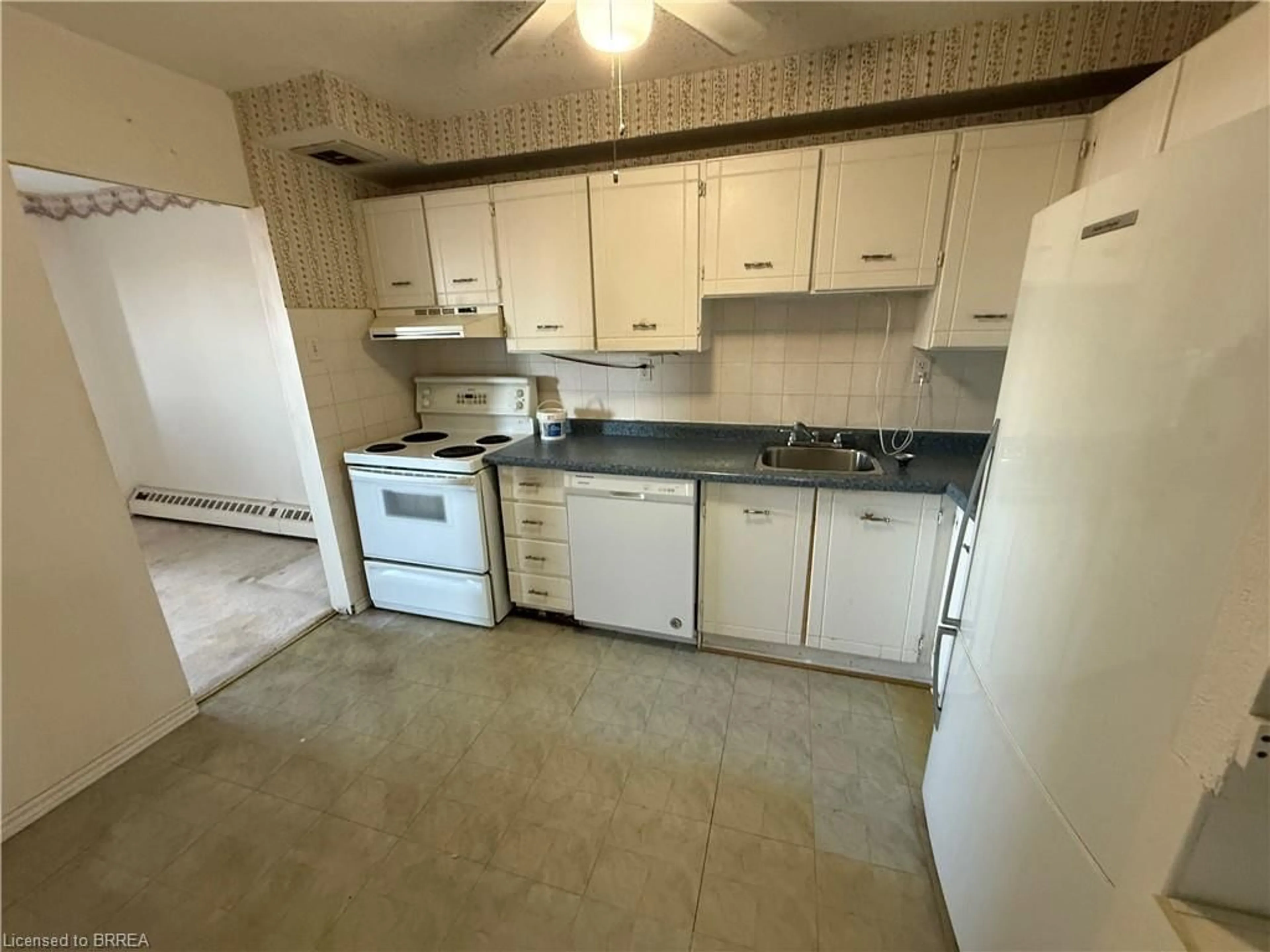 Standard kitchen, unknown for 640 West St #1009, Brantford Ontario N3R 6M3