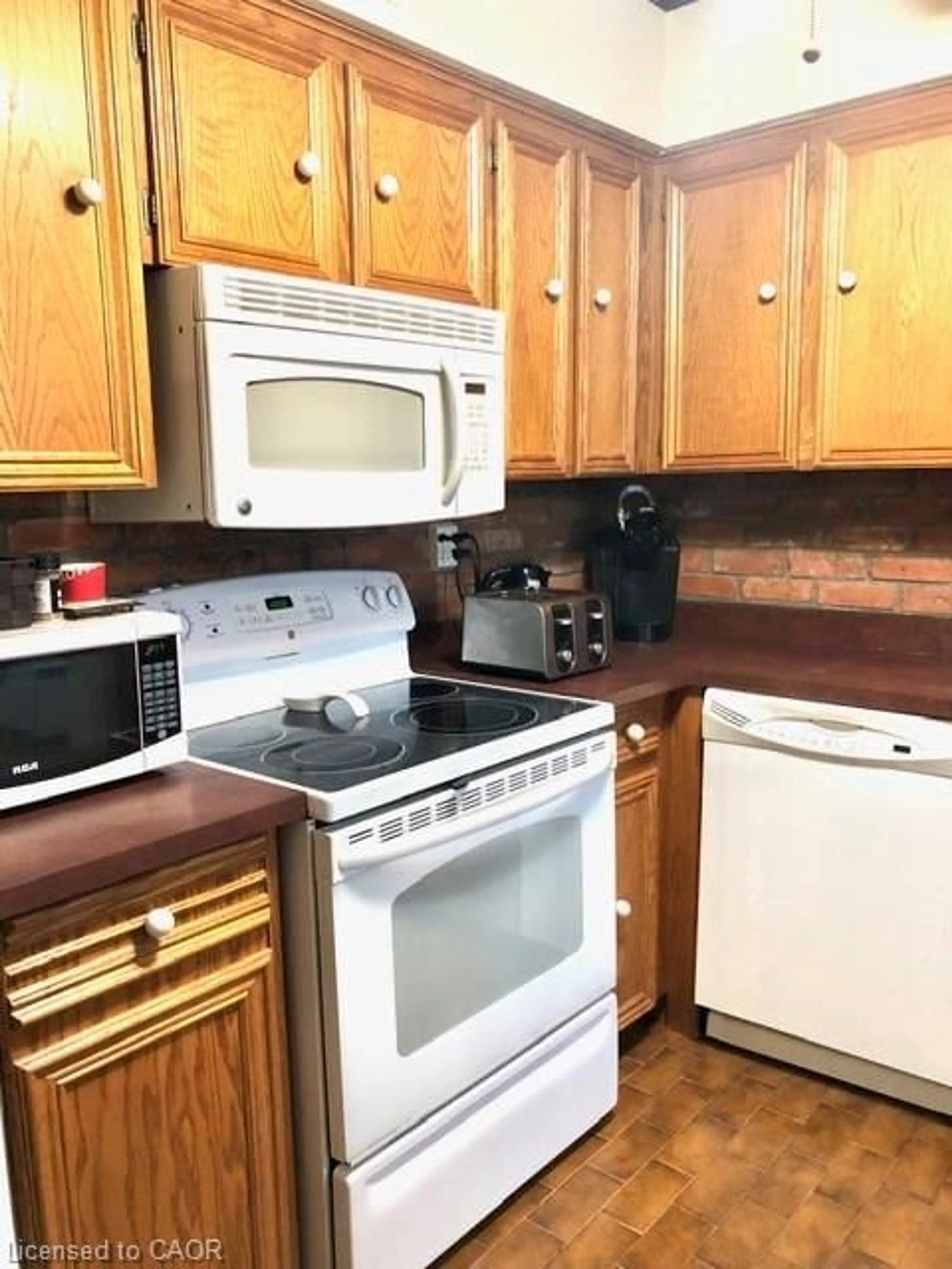 Standard kitchen, unknown for 40 Harrisford St #103, Hamilton Ontario L8K 6N1