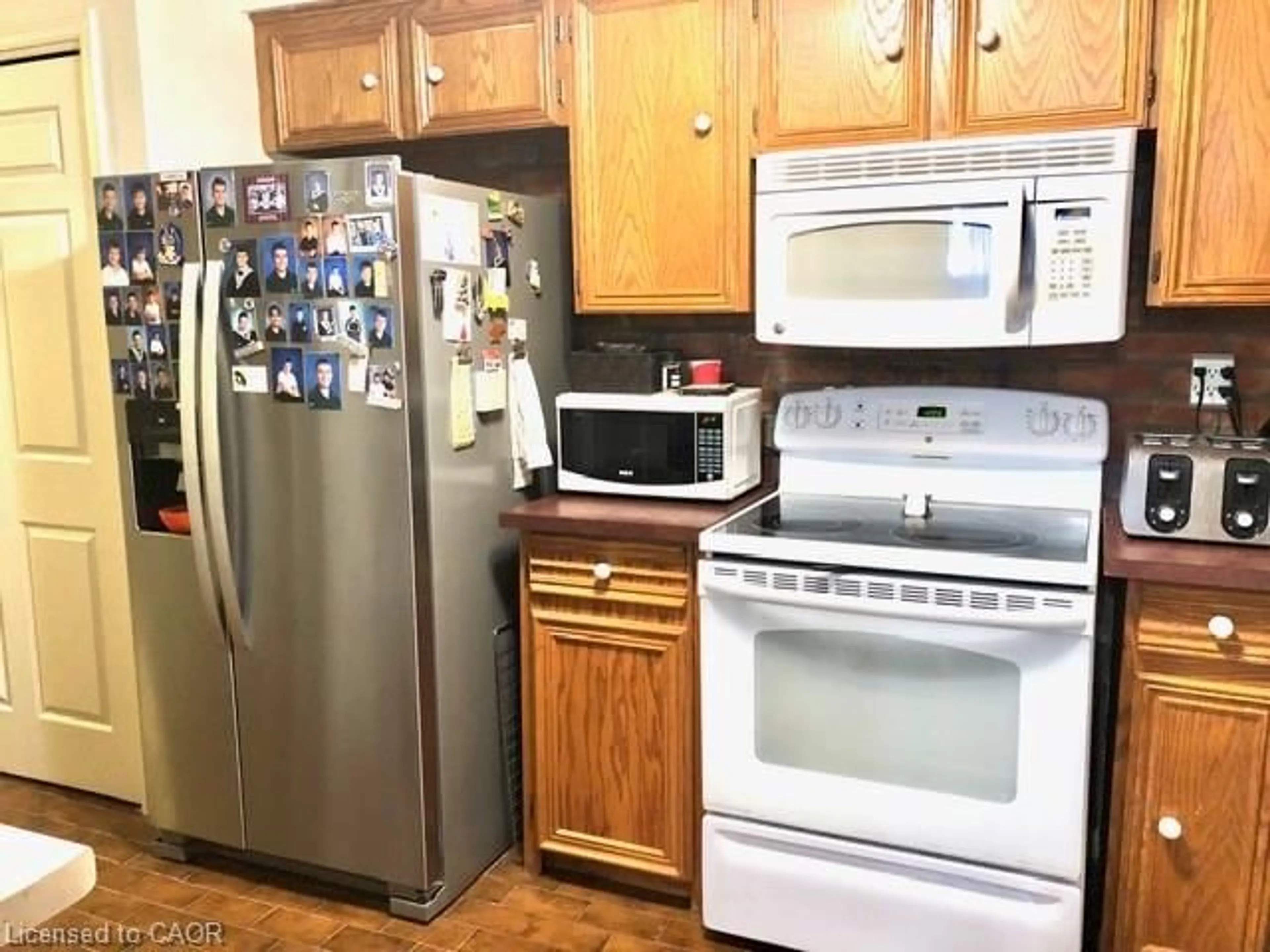 Standard kitchen, unknown for 40 Harrisford St #103, Hamilton Ontario L8K 6N1