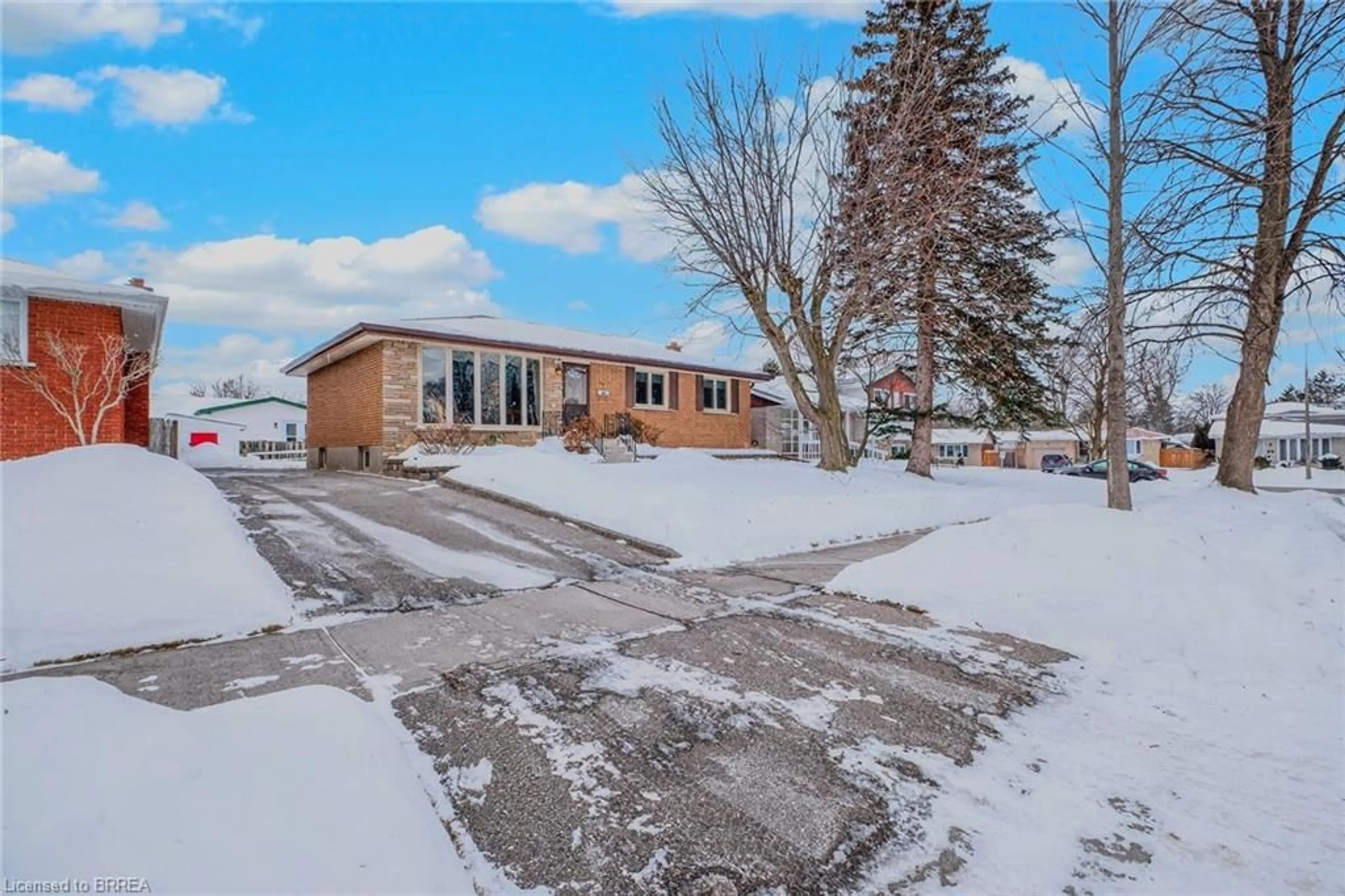 A pic from outside/outdoor area/front of a property/back of a property/a pic from drone, street for 59 Morning Dew Dr, Brantford Ontario N3R 3P1