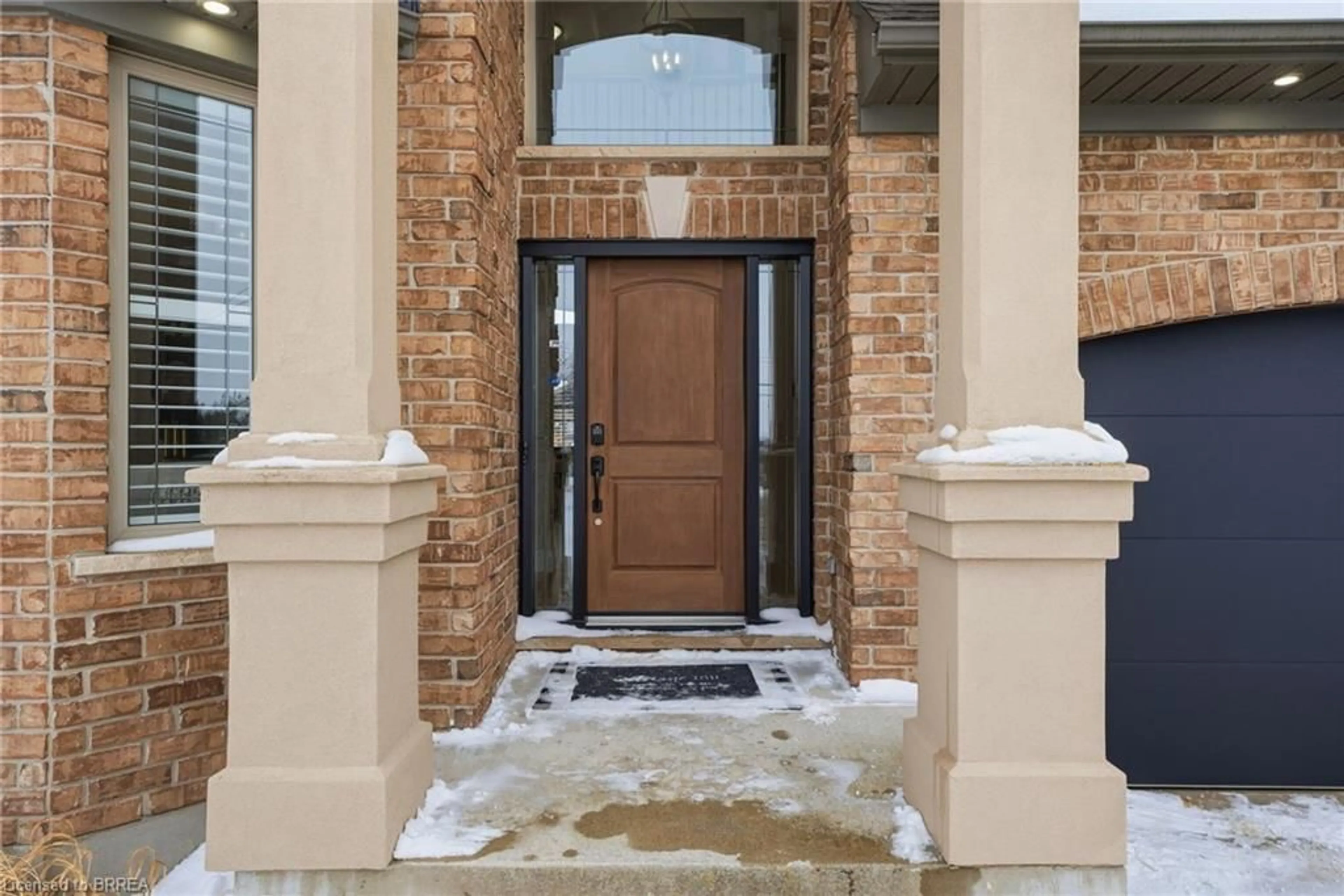 Indoor entryway for 117 Albert St, Plattsville Ontario N0J 1S0