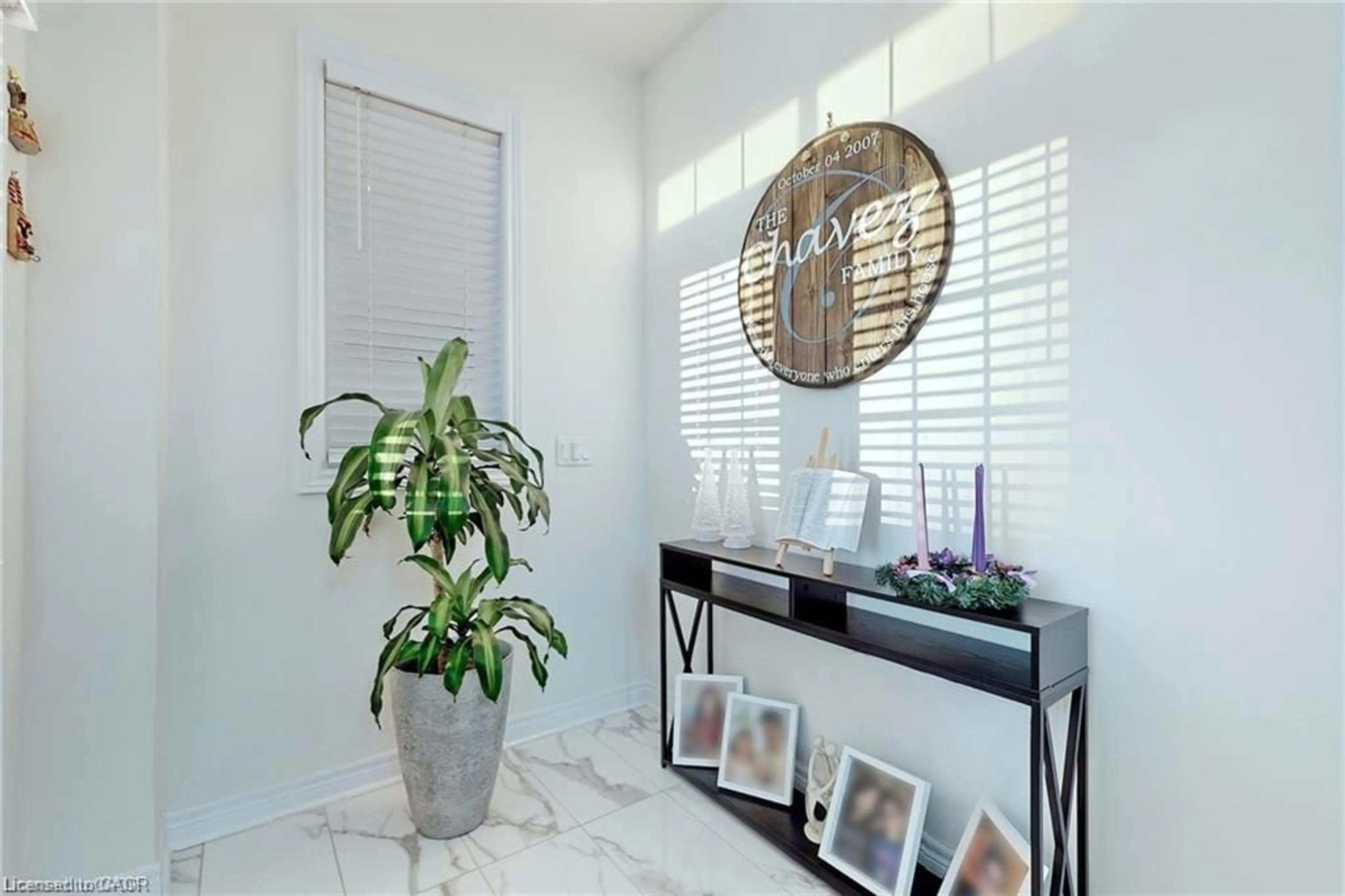 Indoor entryway for 216 Harcourt Cres Cres, Woodstock Ontario N4T 0H2