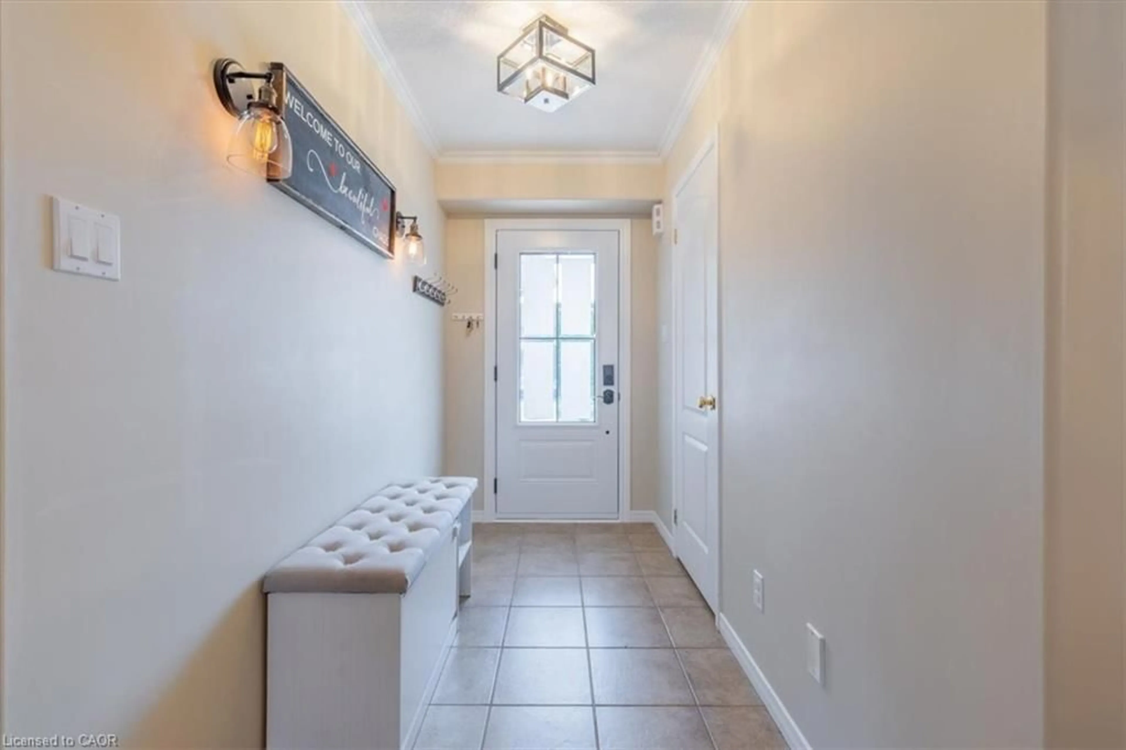 Indoor entryway for 4 Ruthven Cres, Alliston Ontario L9R 0A7