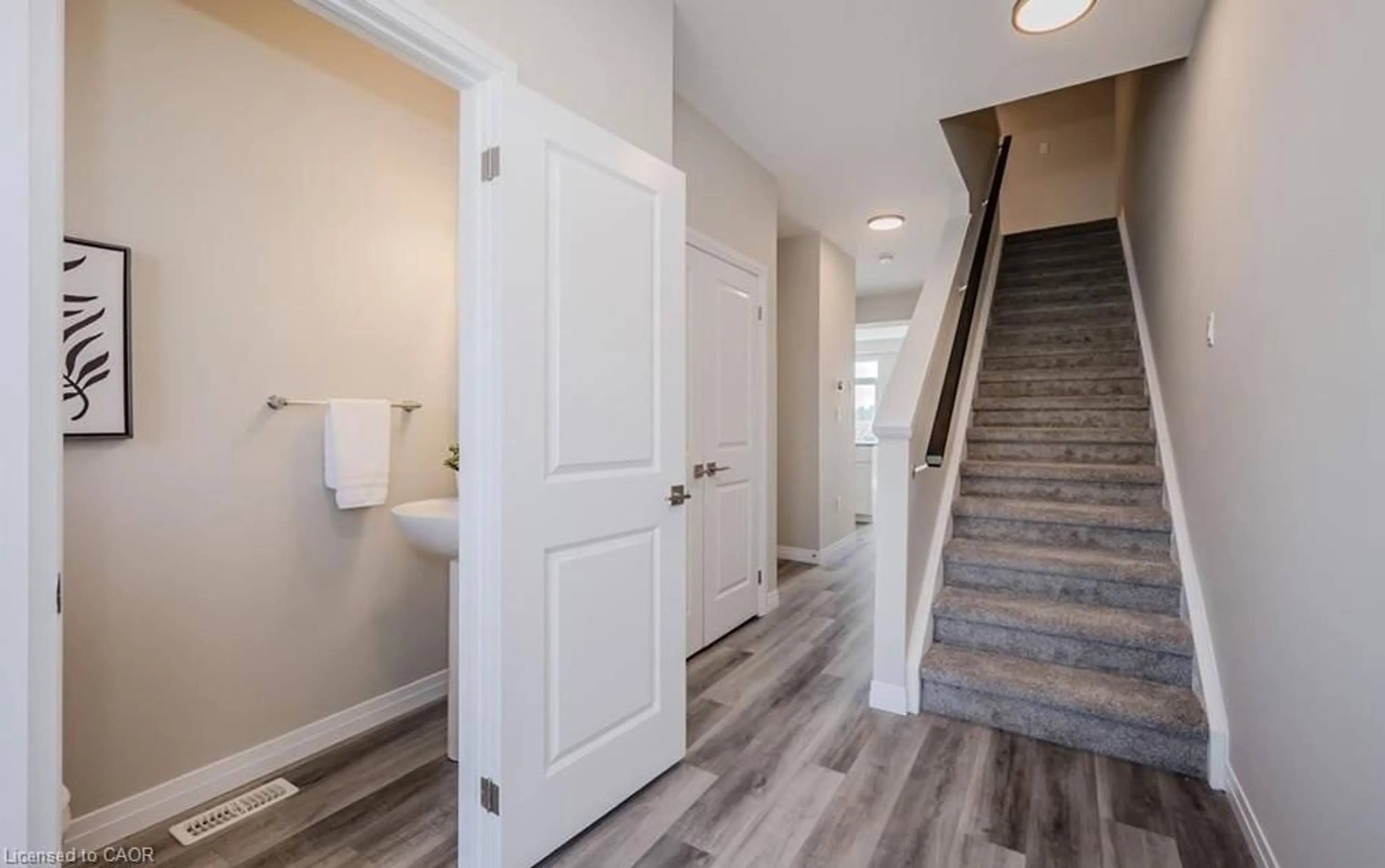 Indoor entryway for 66 Ayr Meadows Cres, Ayr Ontario N0B 1E0
