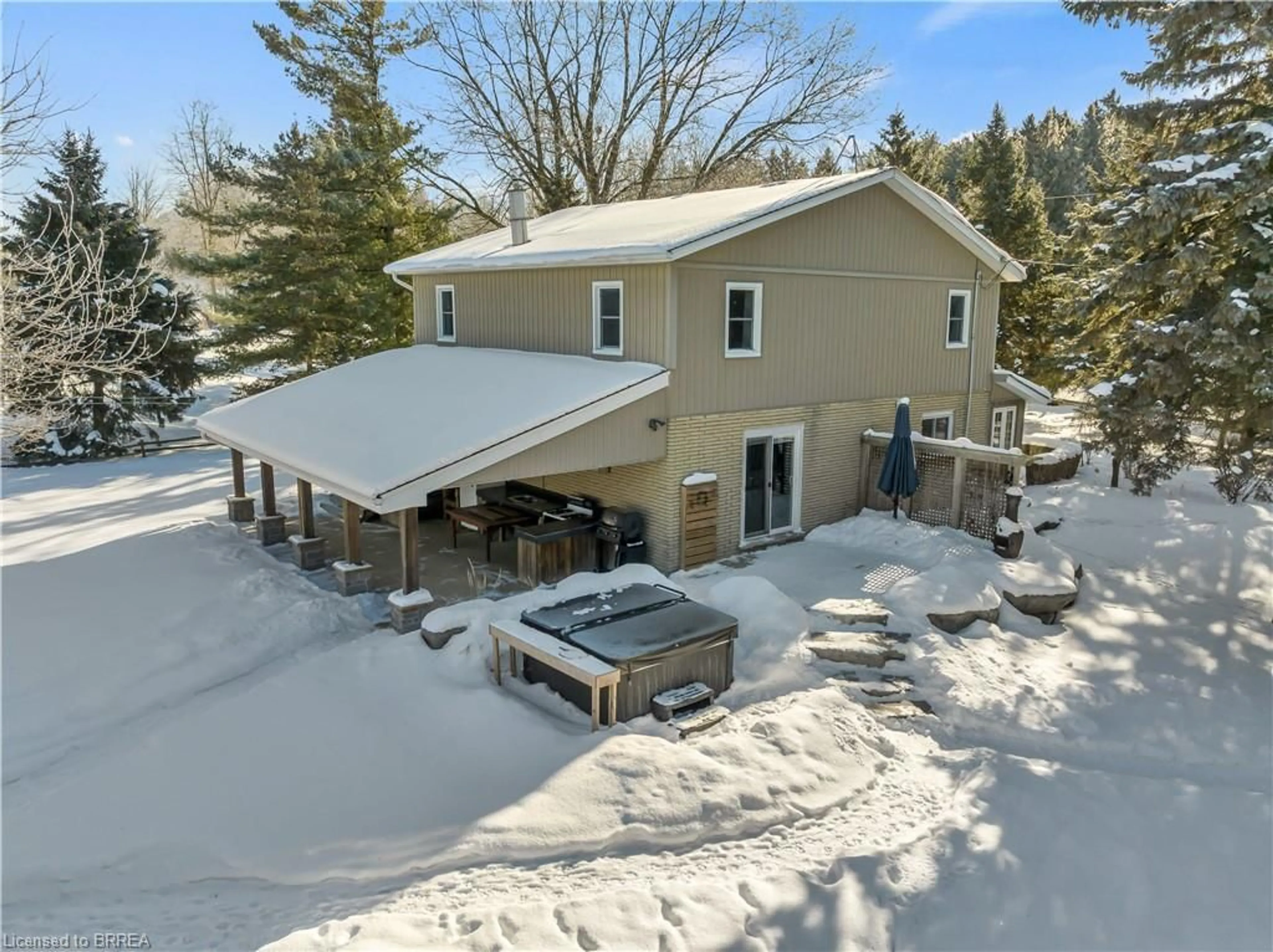 A pic from outside/outdoor area/front of a property/back of a property/a pic from drone, unknown for 6566 Concession 4 Rd, Puslinch Ontario N0B 2J0