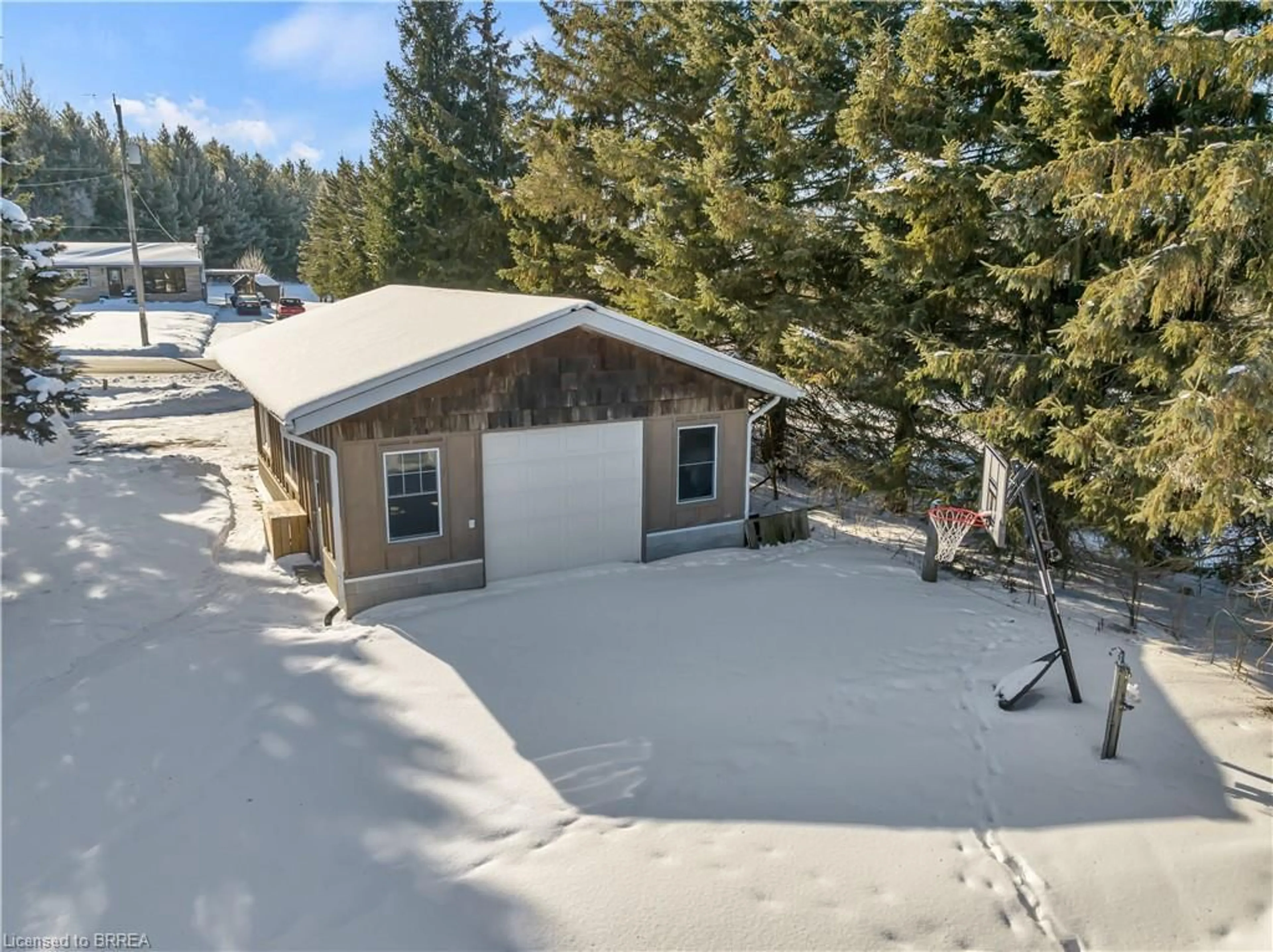 A pic from outside/outdoor area/front of a property/back of a property/a pic from drone, unknown for 6566 Concession 4 Rd, Puslinch Ontario N0B 2J0