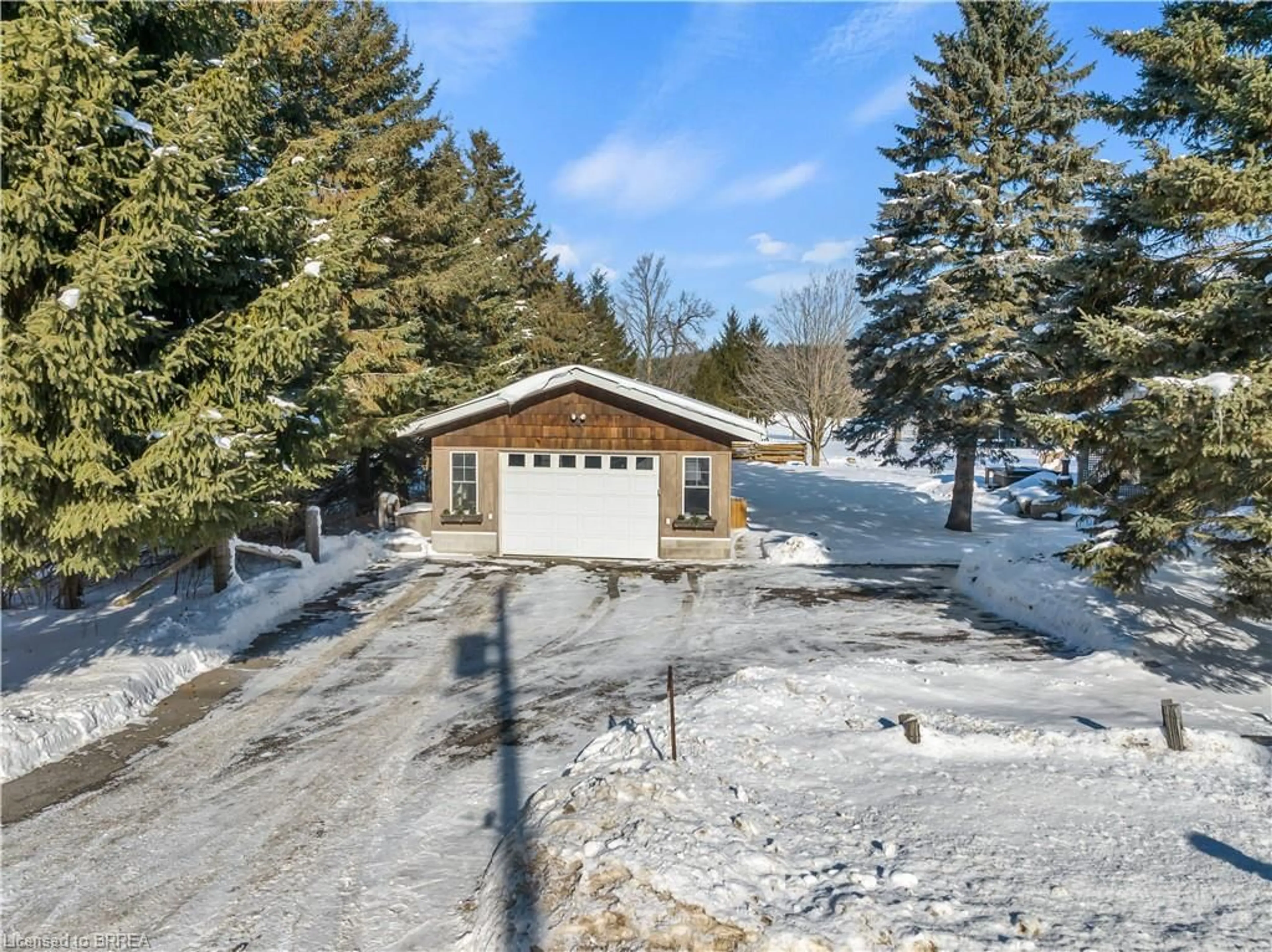 A pic from outside/outdoor area/front of a property/back of a property/a pic from drone, street for 6566 Concession 4 Rd, Puslinch Ontario N0B 2J0