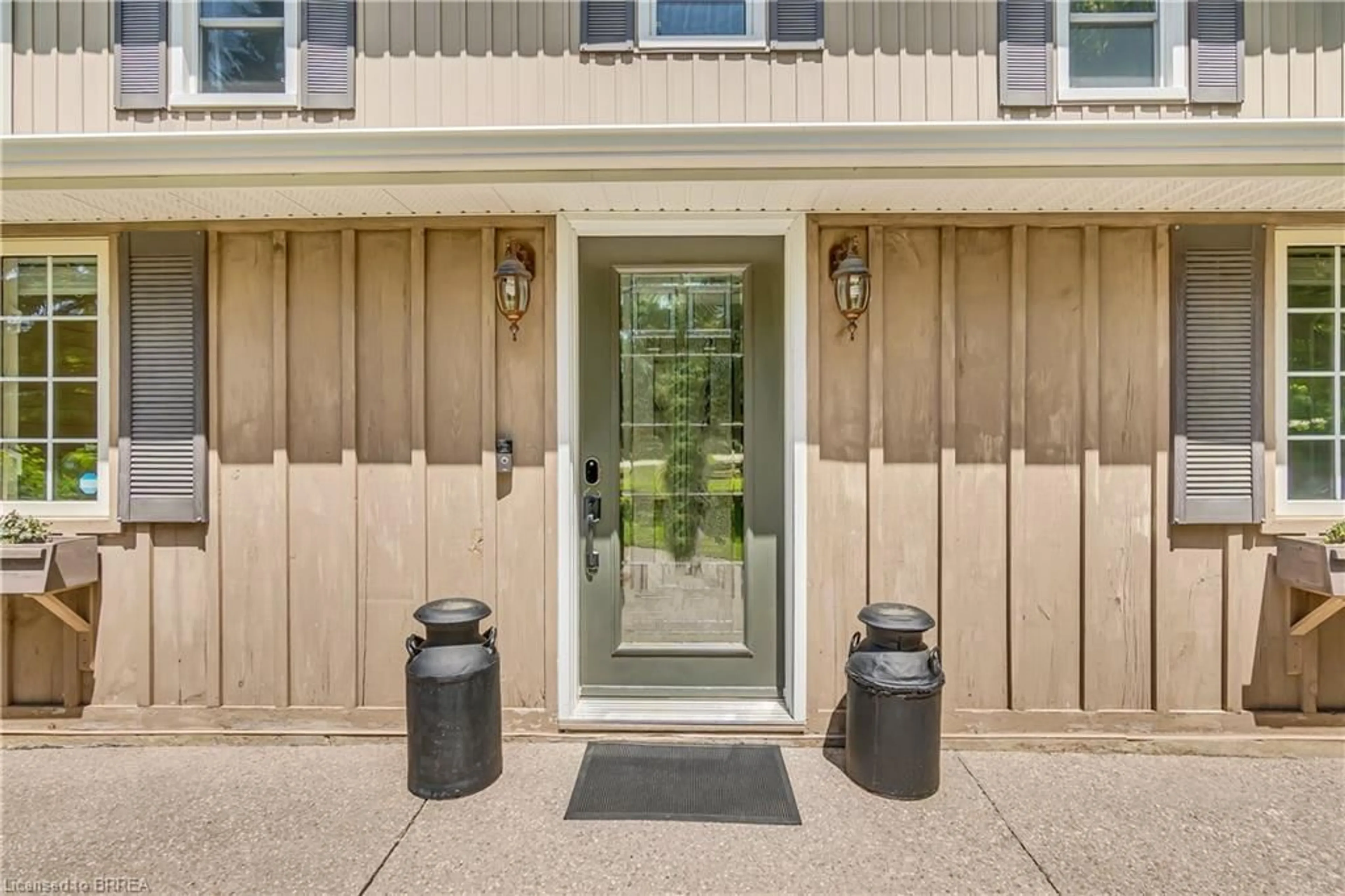 Indoor entryway for 6566 Concession 4 Rd, Puslinch Ontario N0B 2J0