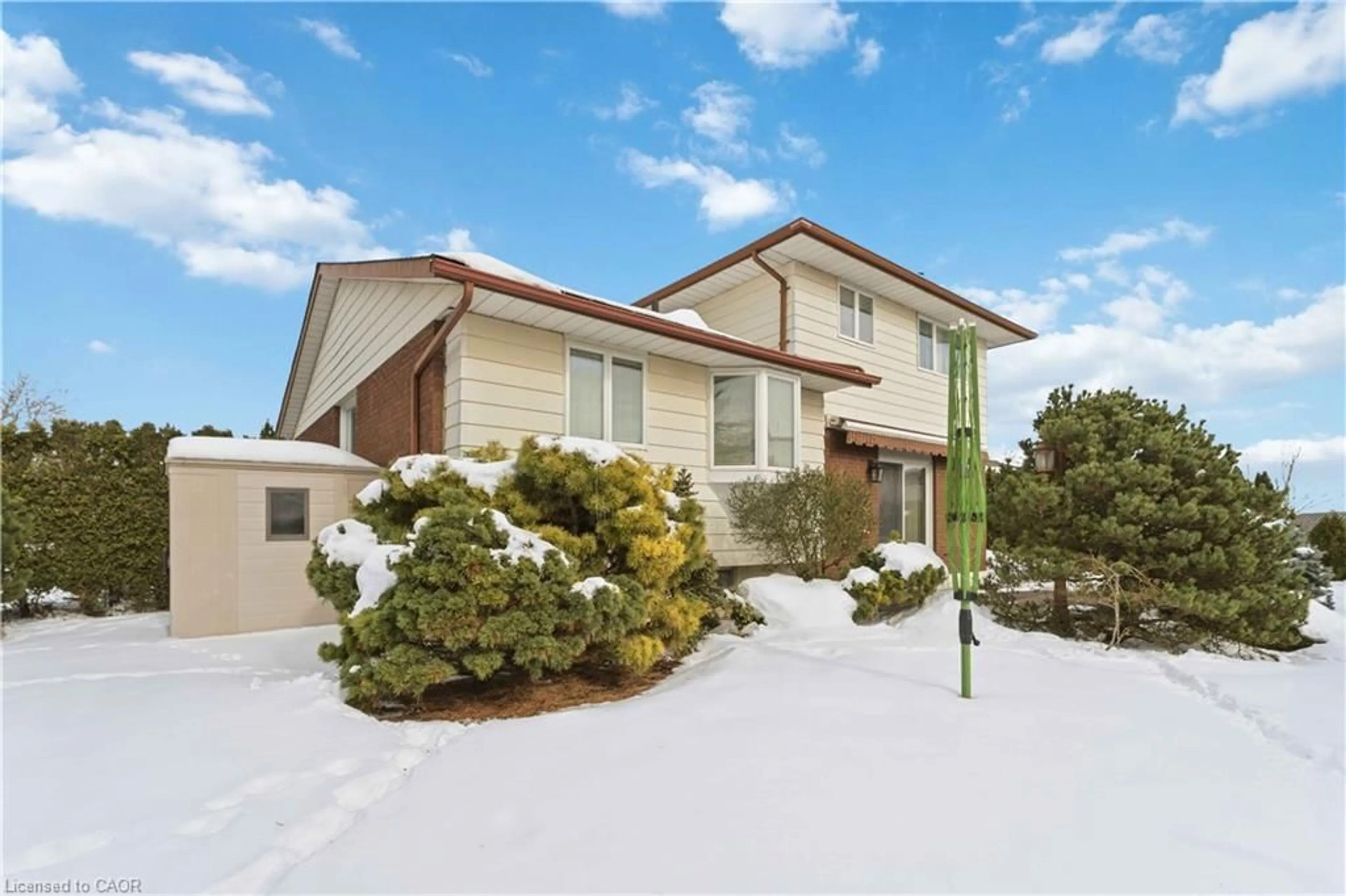 Home with vinyl exterior material, street for 5048 Stenzel Crt, Beamsville Ontario L0R 1B5