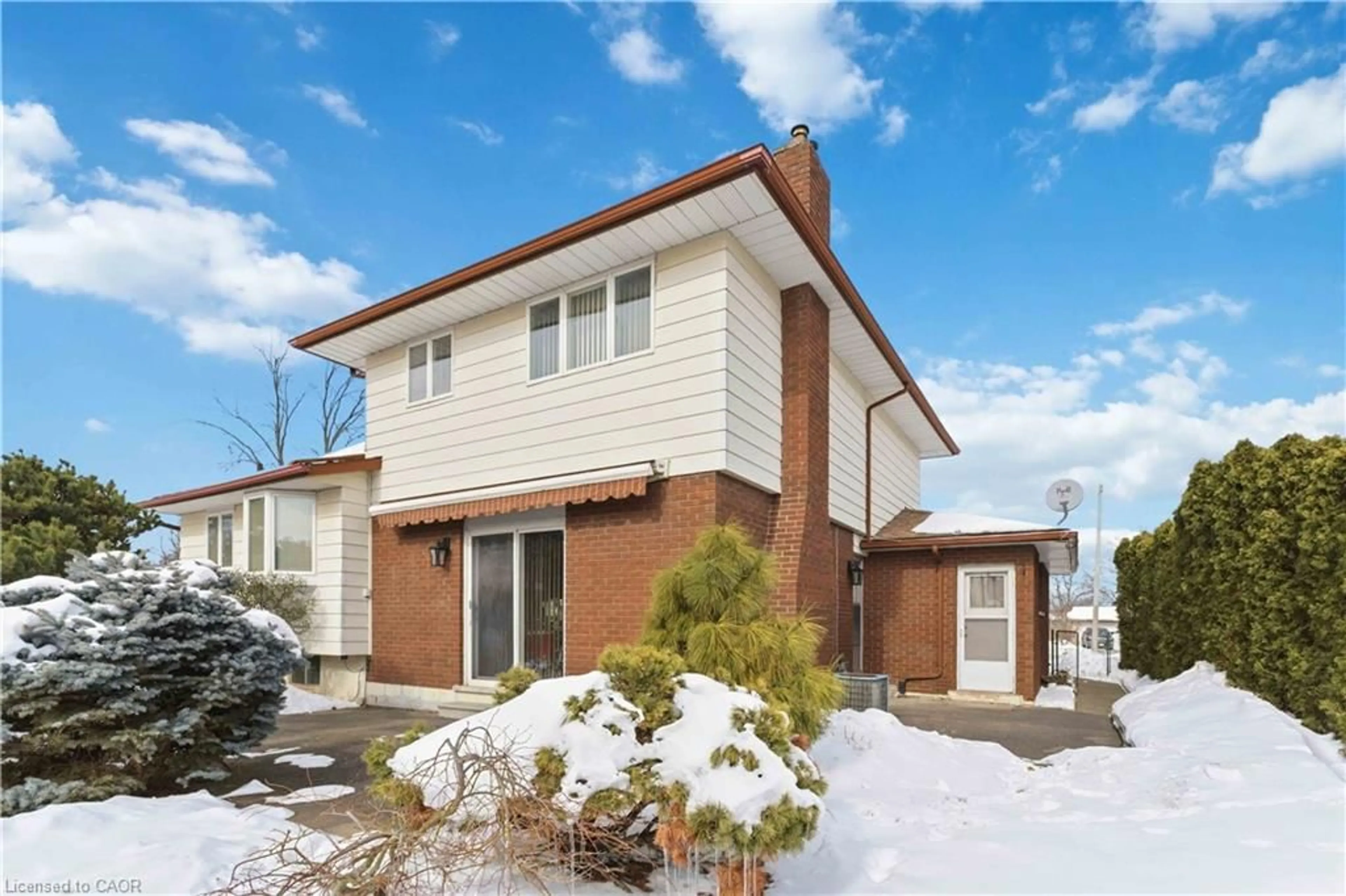 Home with brick exterior material, street for 5048 Stenzel Crt, Beamsville Ontario L0R 1B5