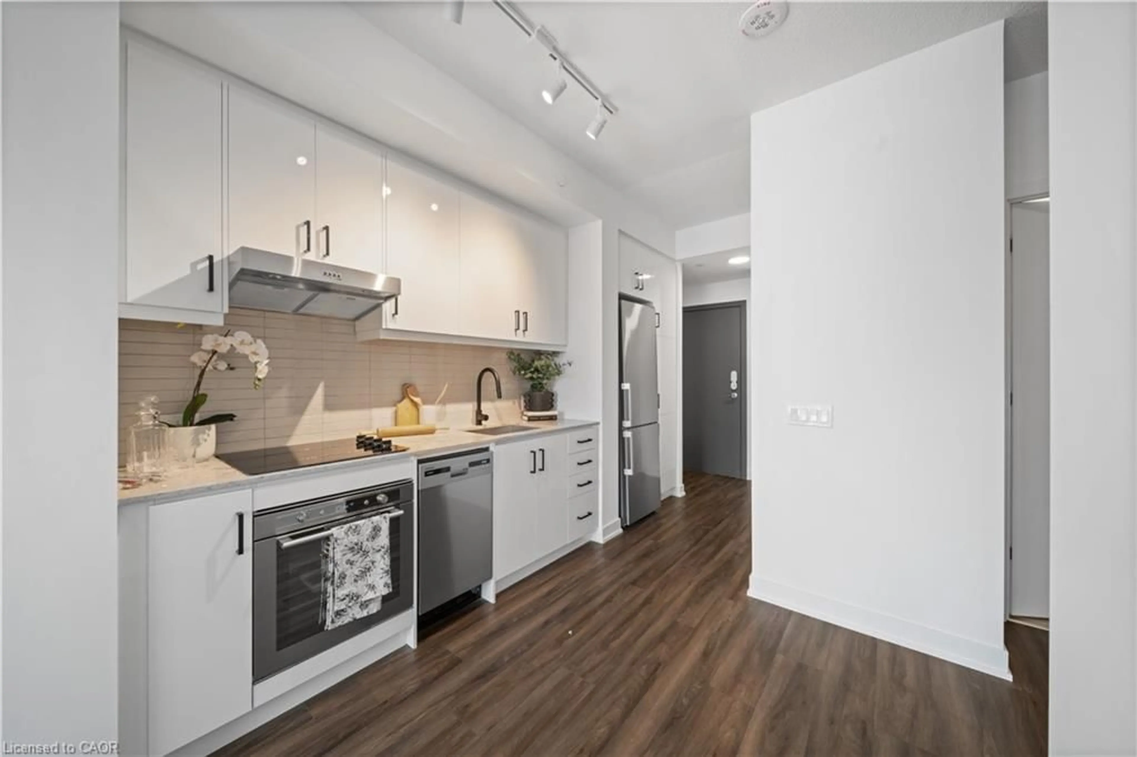 Open concept kitchen, unknown for 9 Tecumseth St #422, Toronto Ontario M5V 0S5