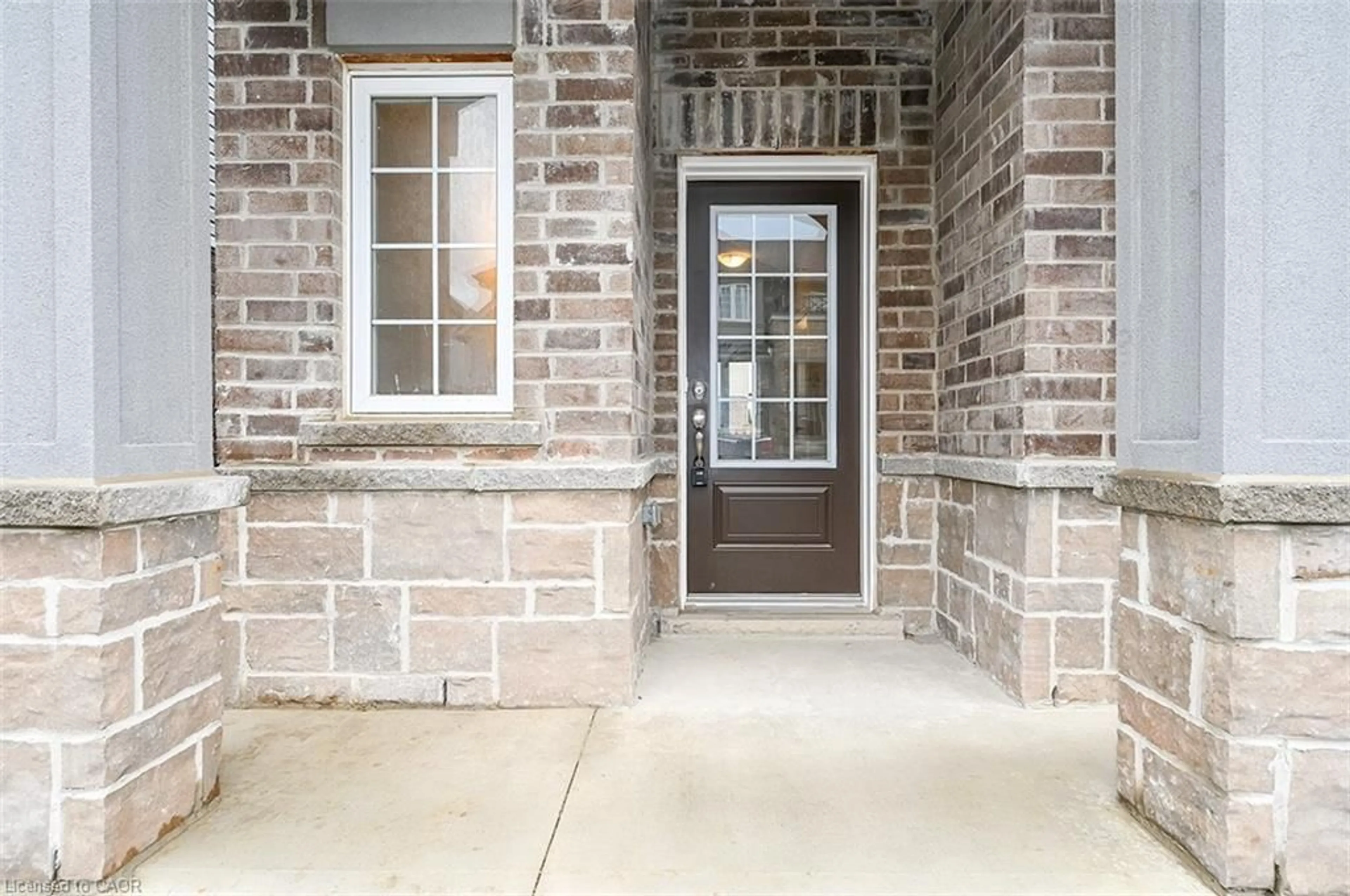 Indoor entryway for 45 Linden Park Lane, Hamilton Ontario L9A 1Y1