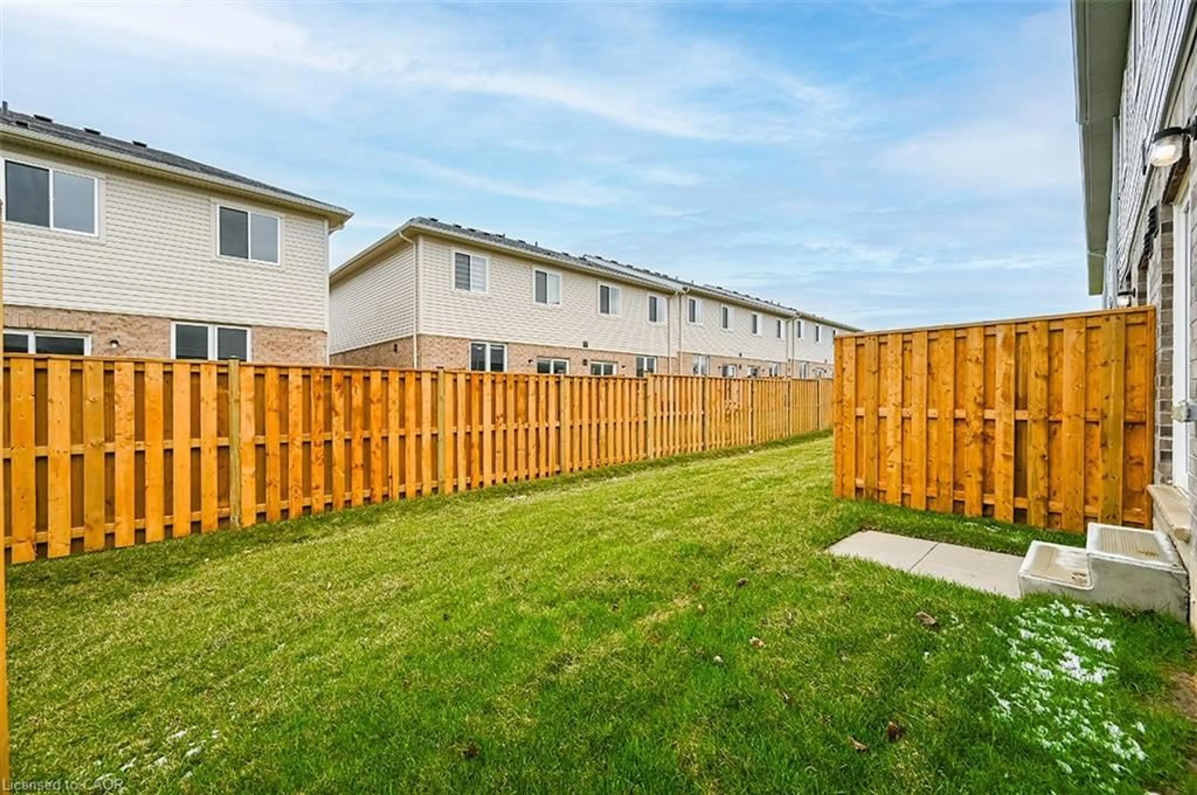 Patio, street for 45 Linden Park Lane, Hamilton Ontario L9A 1Y1