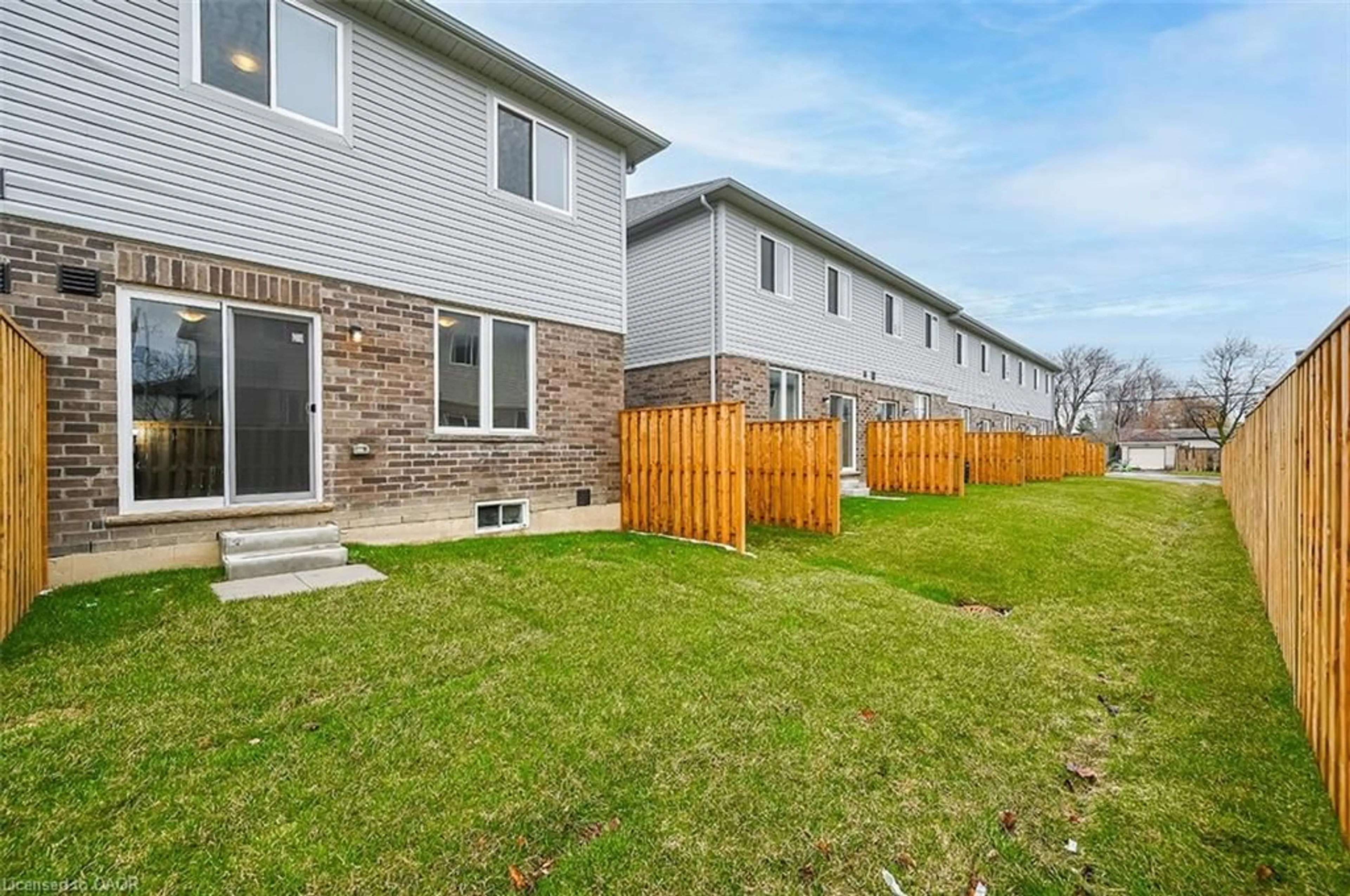 Patio, street for 45 Linden Park Lane, Hamilton Ontario L9A 1Y1