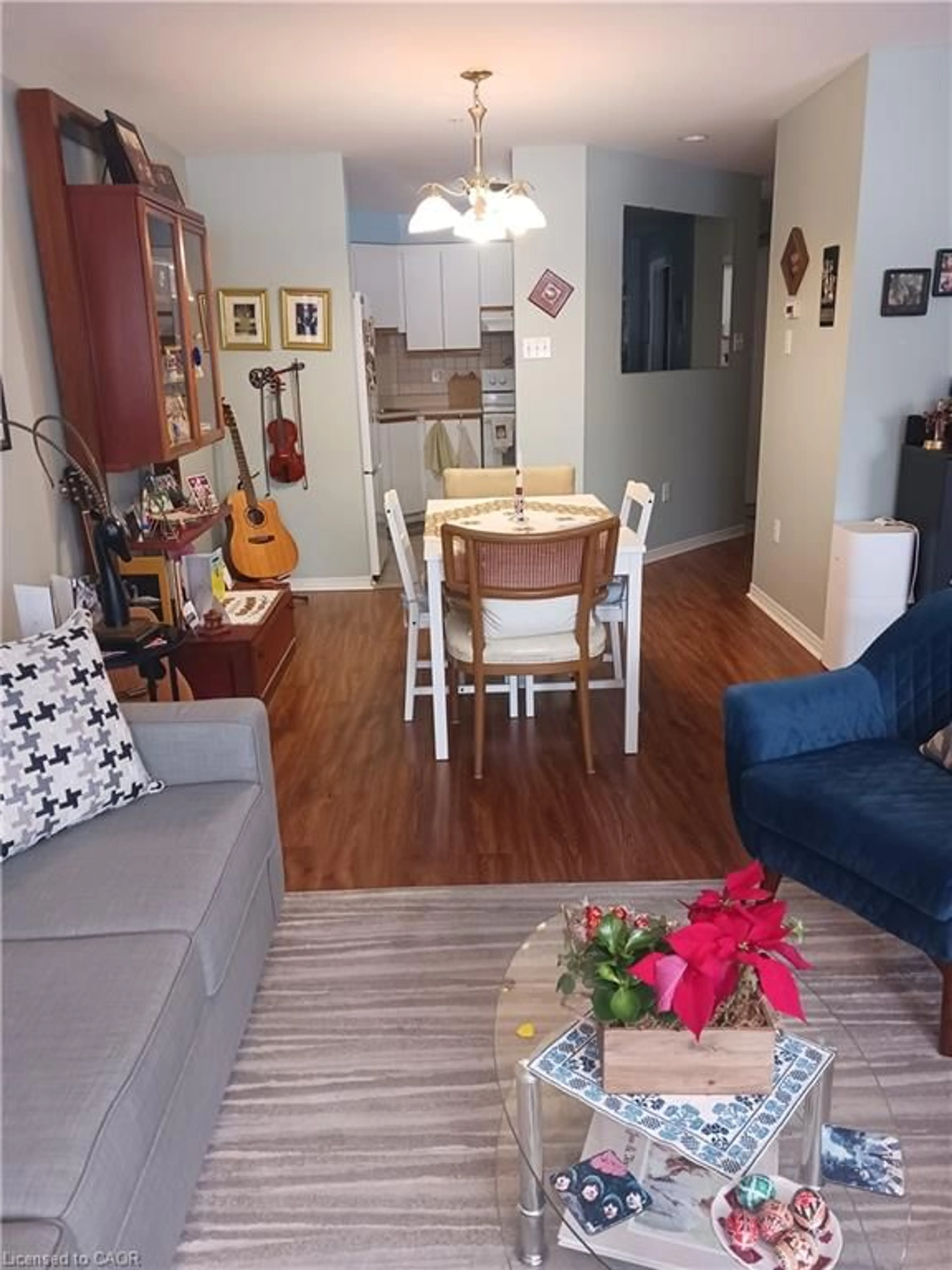 Living room with furniture, wood/laminate floor for 8 Huron St #108, Lindsay Ontario K9V 6K3