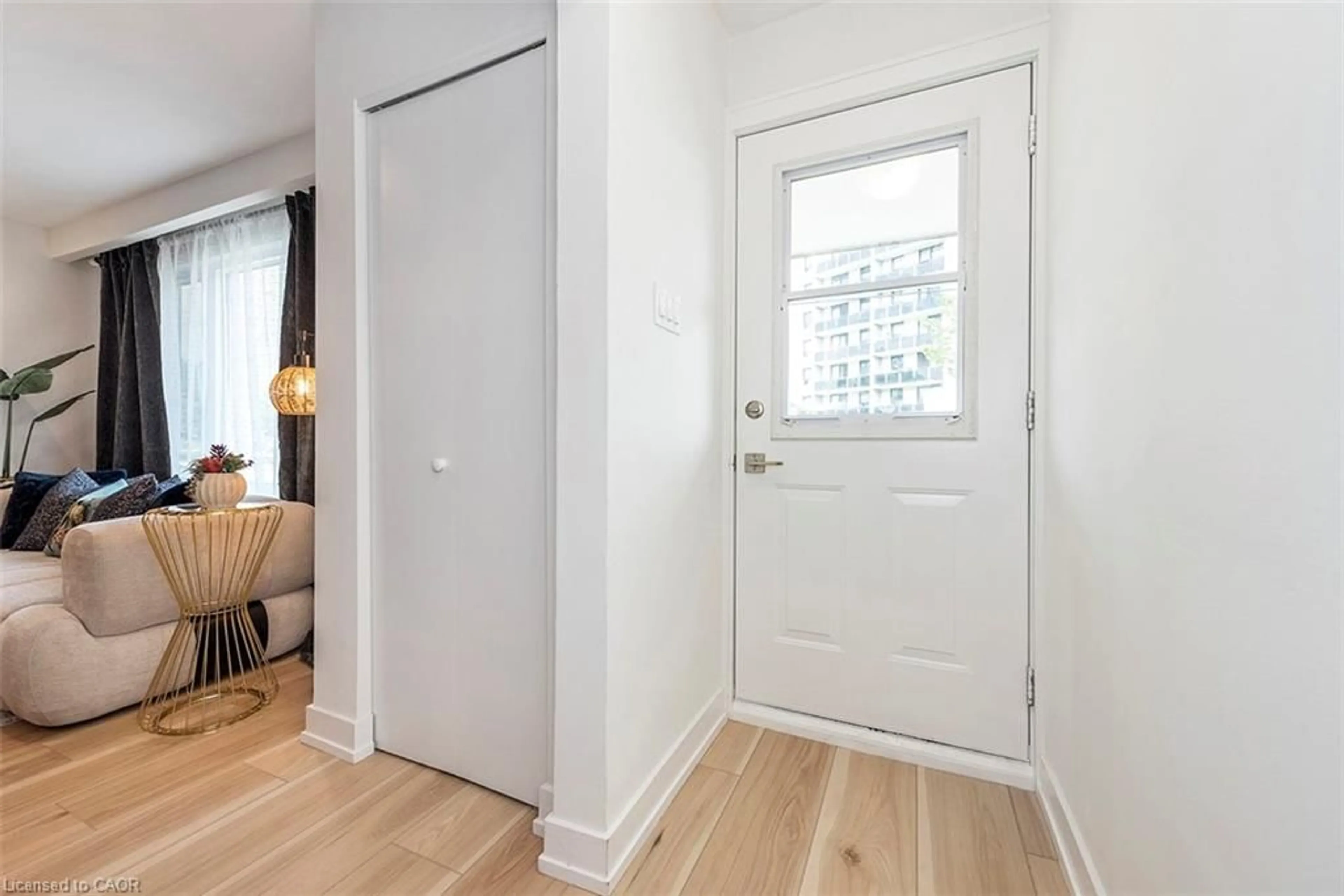 Indoor entryway for 56 & 58 Delawana Dr, Hamilton Ontario L8E 1G4