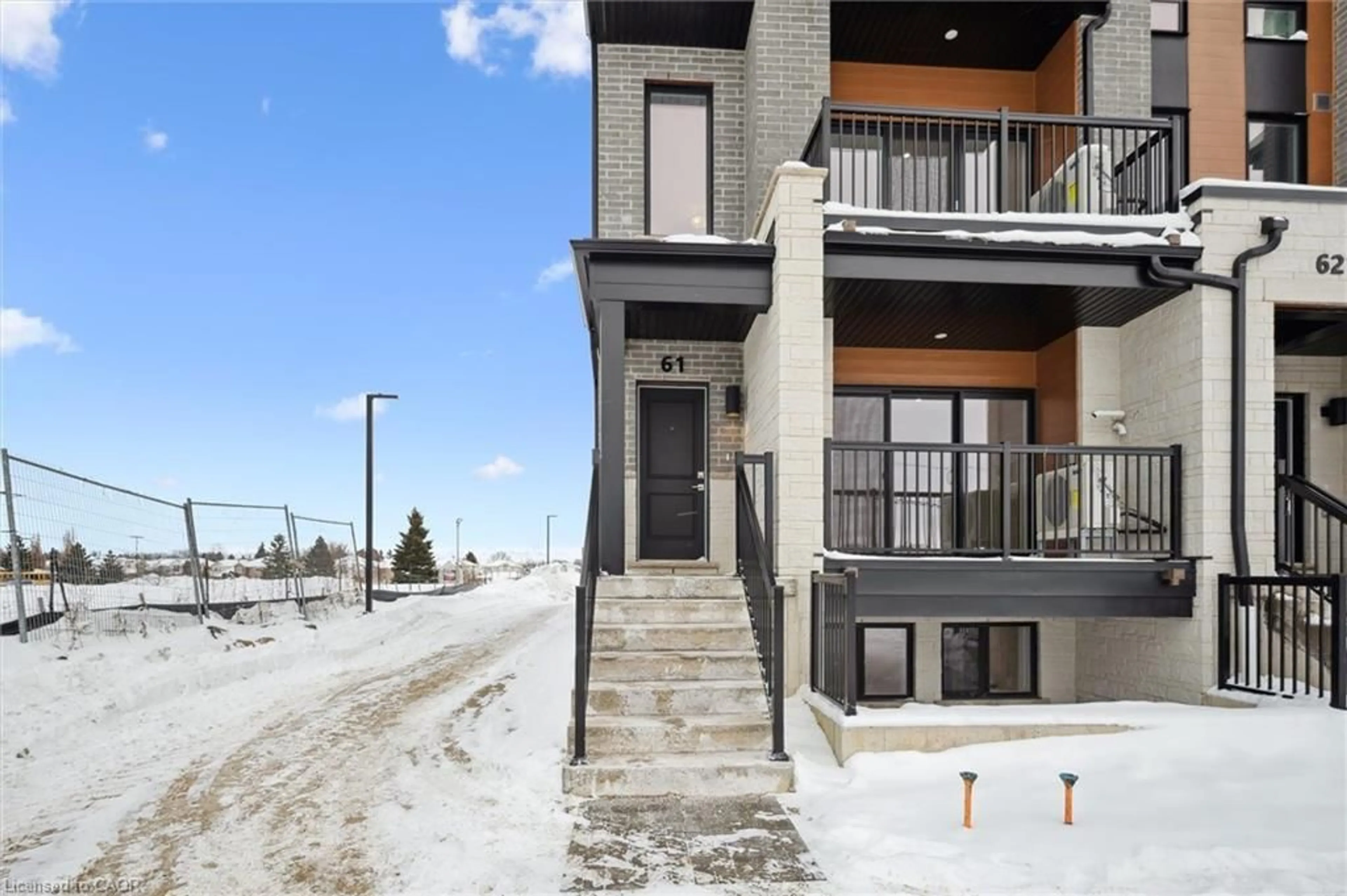 Patio, unknown for 525 Erinbrook Dr #C061, Kitchener Ontario N2E 3T1