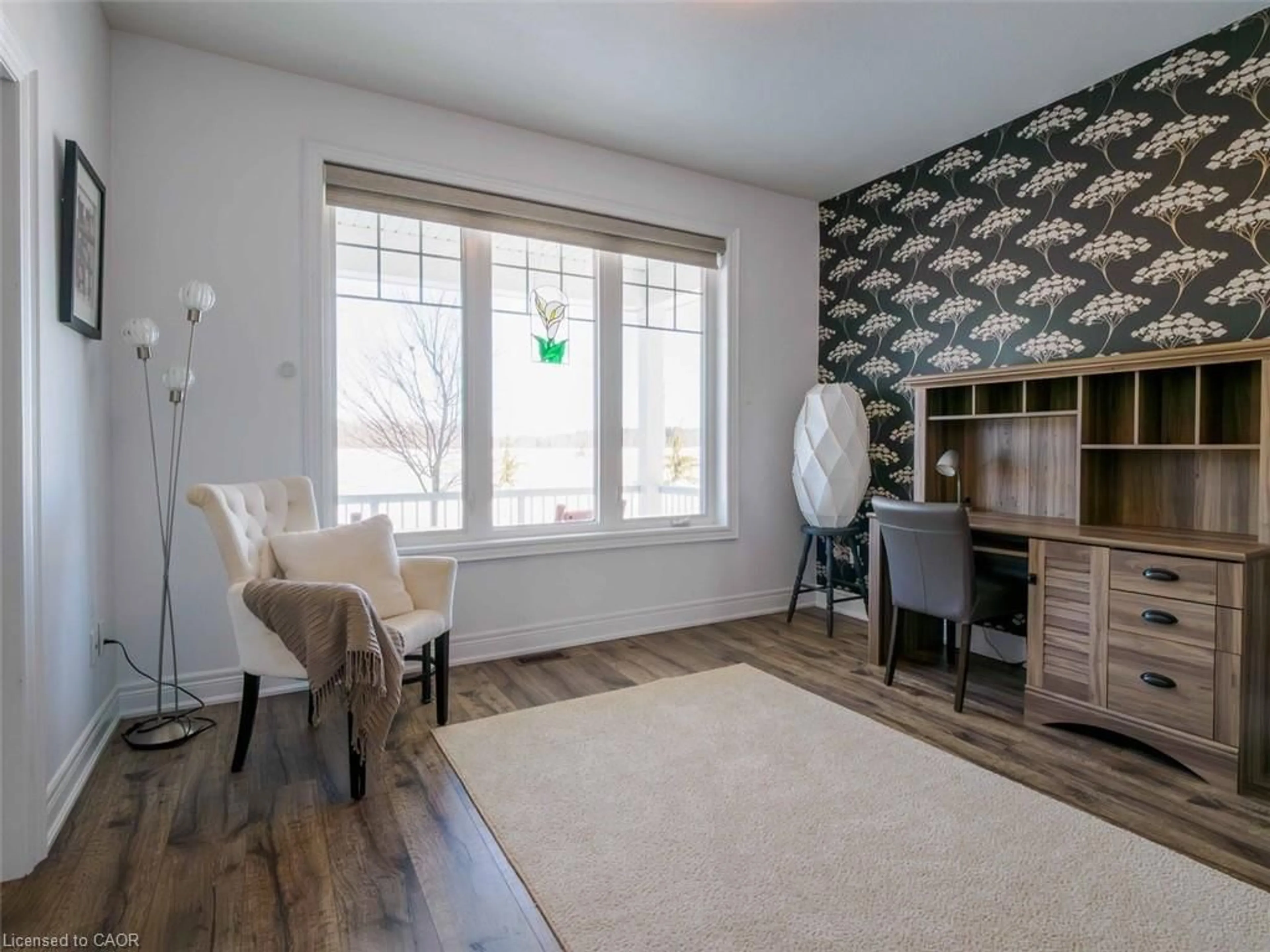 Living room with furniture, wood/laminate floor for 172 Schooner Dr, Port Dover Ontario N0A 1N3