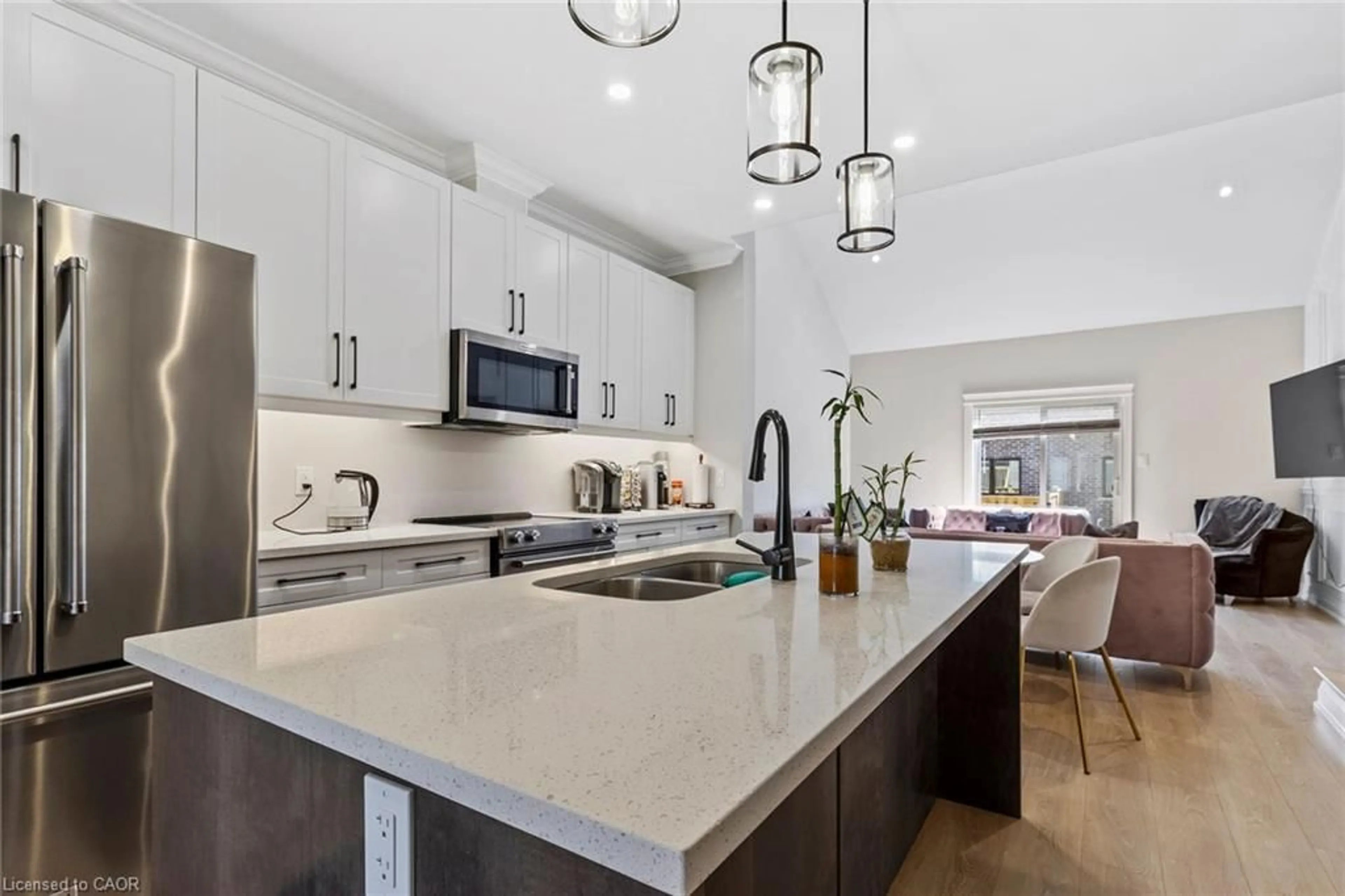 Open concept kitchen, ceramic/tile floor for 24 Tamarack Way, Simcoe Ontario N3Y 4Z6