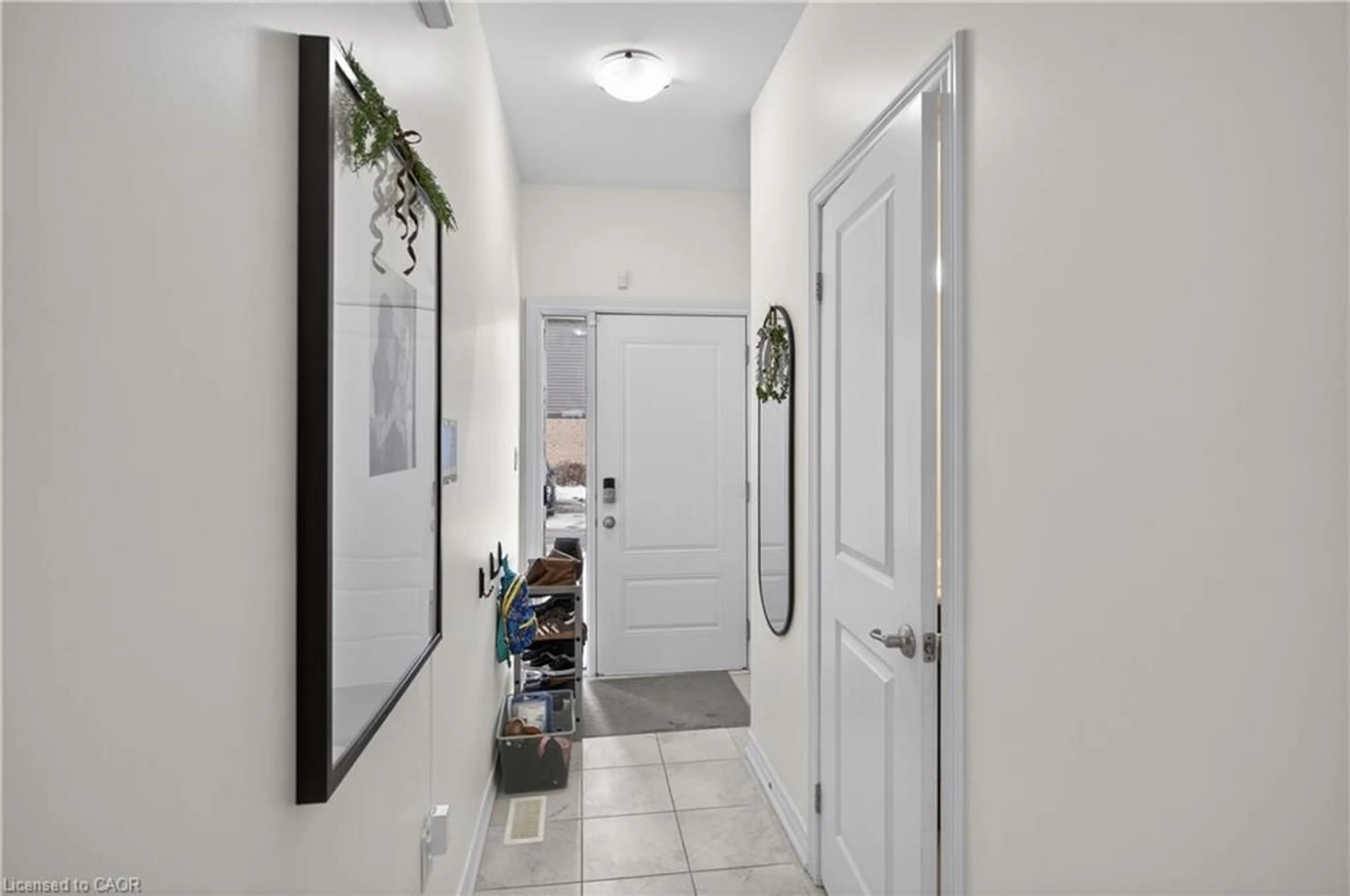 Indoor entryway for 377 Glancaster Rd #2, Ancaster Ontario L9G 0G4