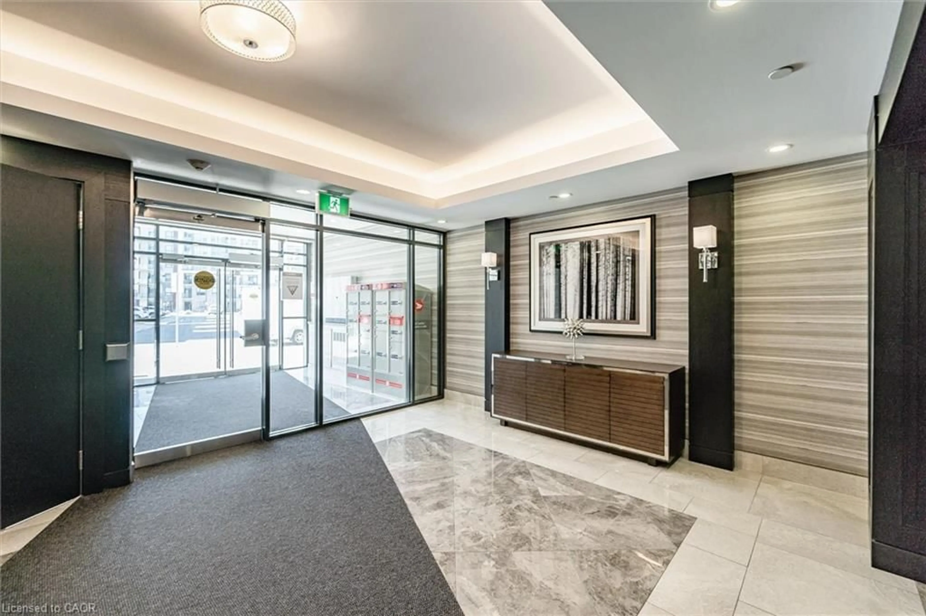 Indoor foyer for 101 Shoreview Pl #507, Stoney Creek Ontario L8E 0K2