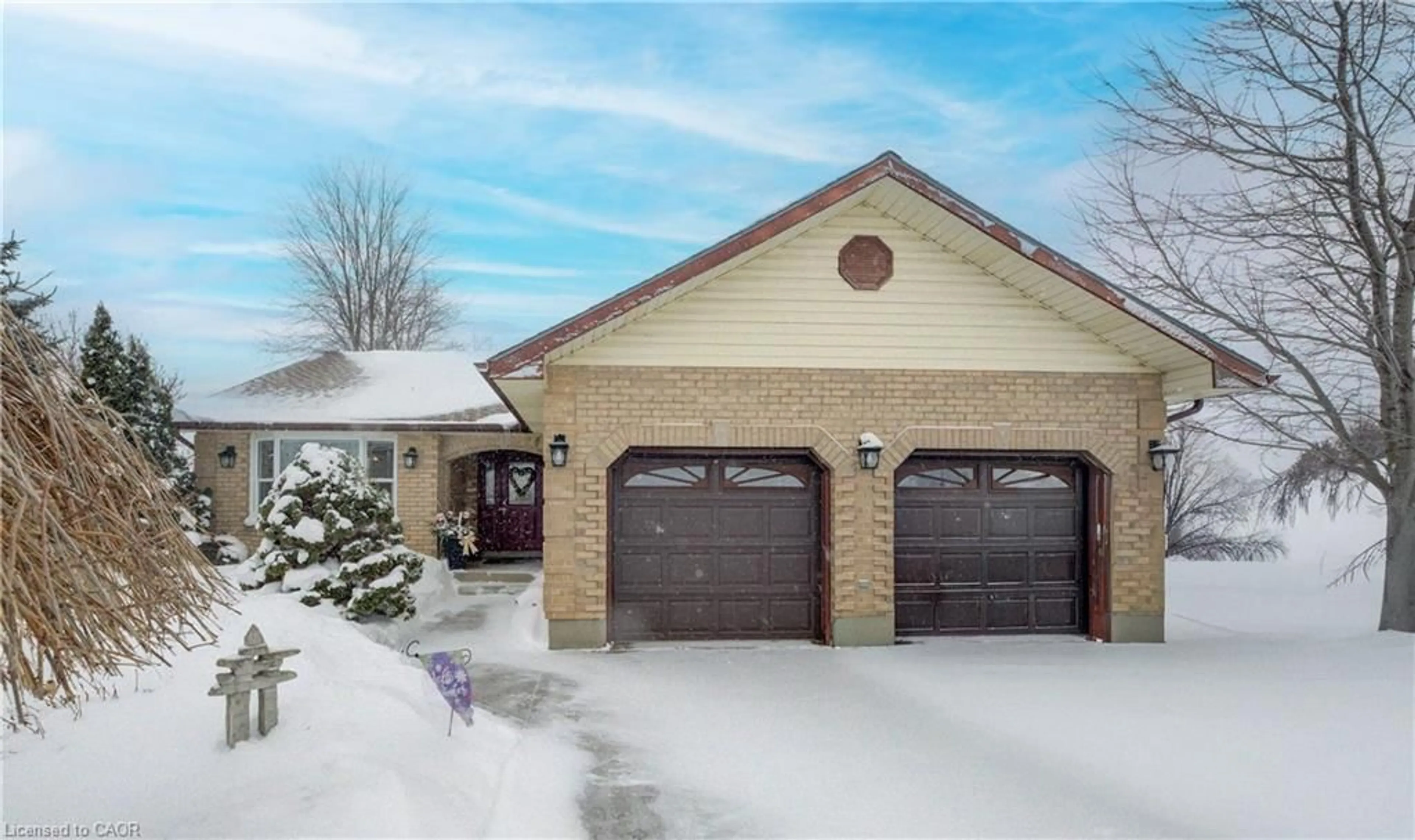 Indoor garage for 34381 Denfield Rd, Clandeboye Ontario N0M 2S0