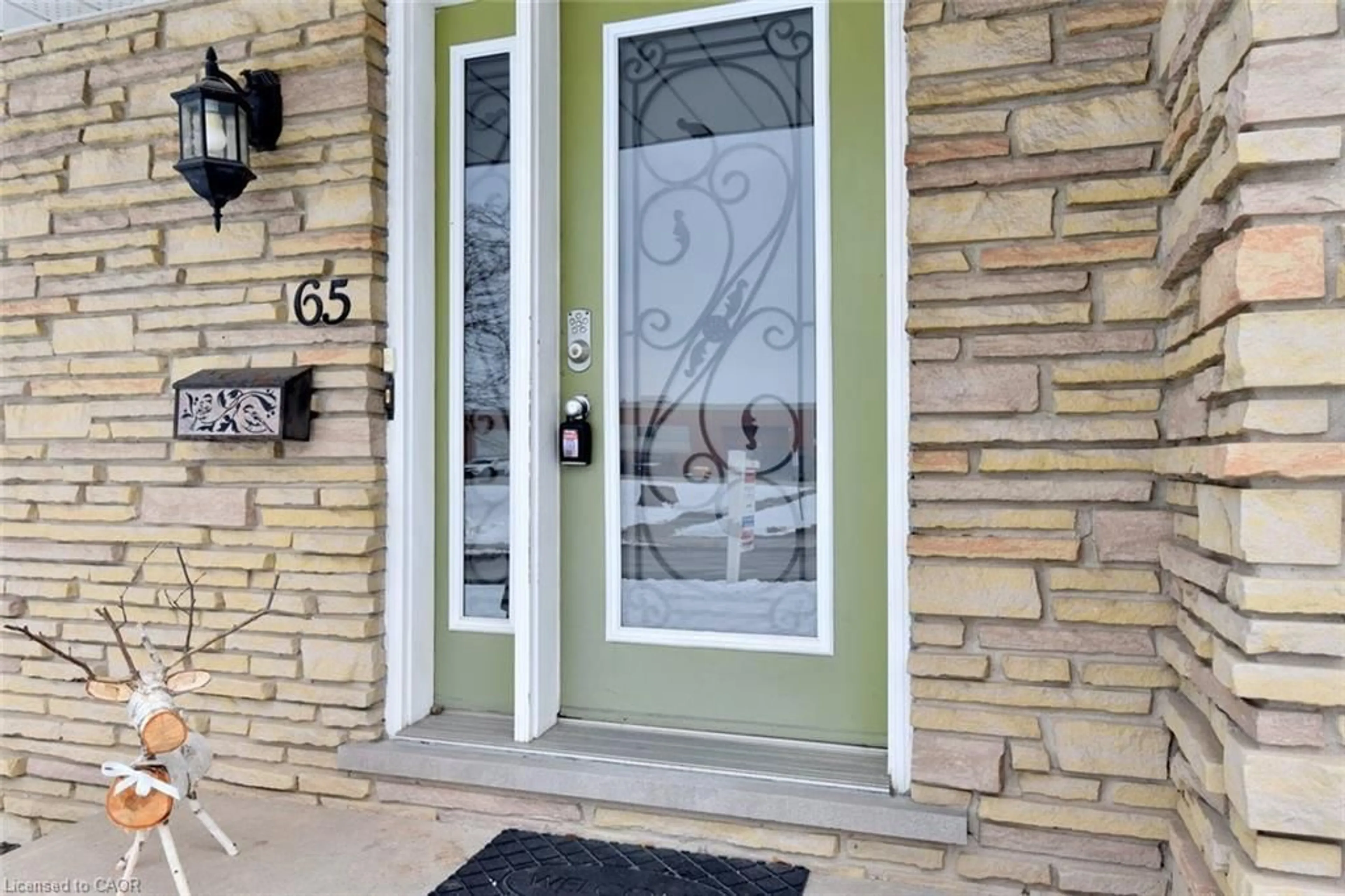 Indoor entryway for 65 Rolston Dr, Hamilton Ontario L9C 3X6