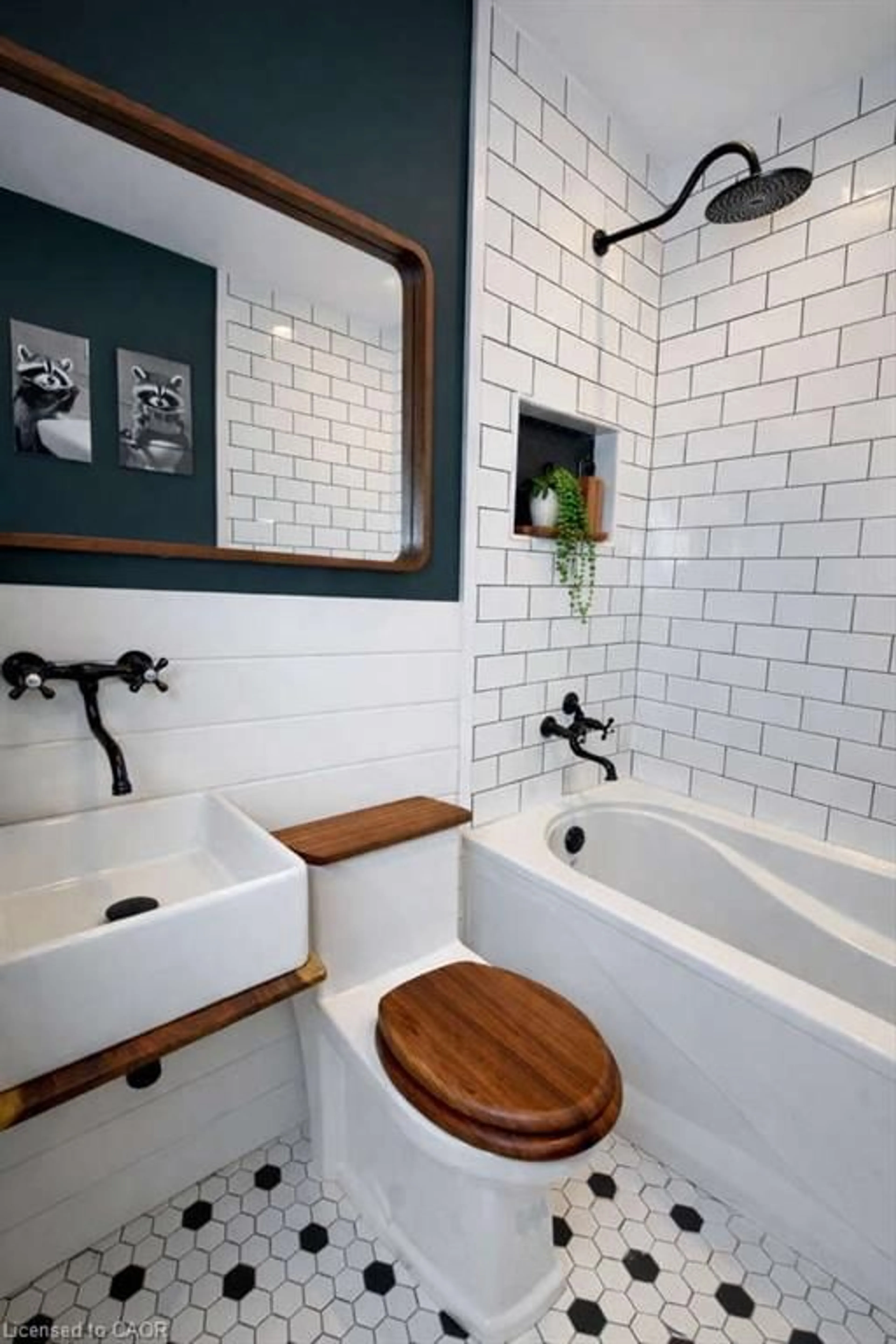 Contemporary bathroom, ceramic/tile floor for 49 Queen St #1004, Mississauga Ontario L5G 4N6