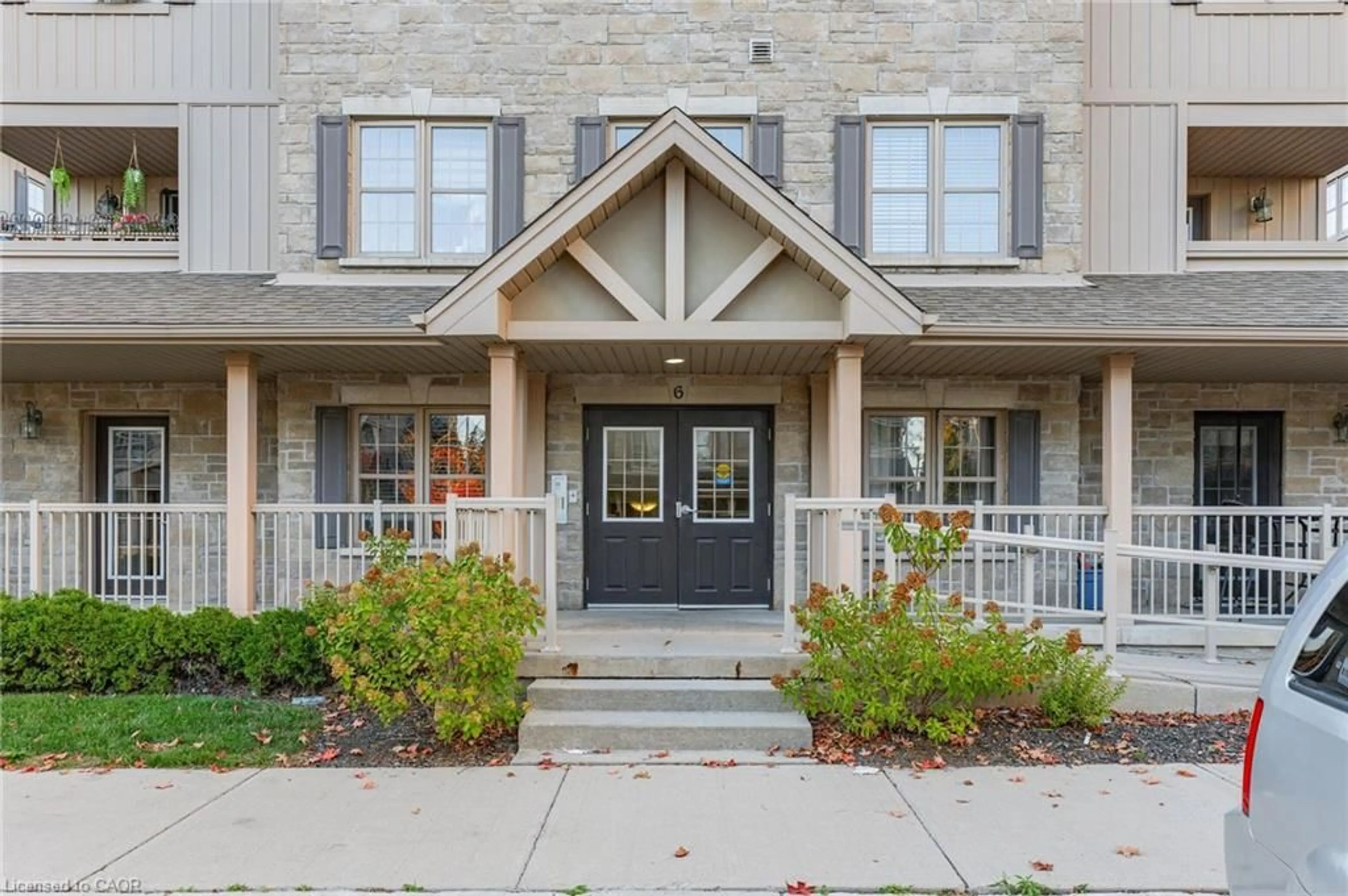 Indoor entryway for 1460 Highland Rd #6E, Kitchener Ontario N2N 0B7