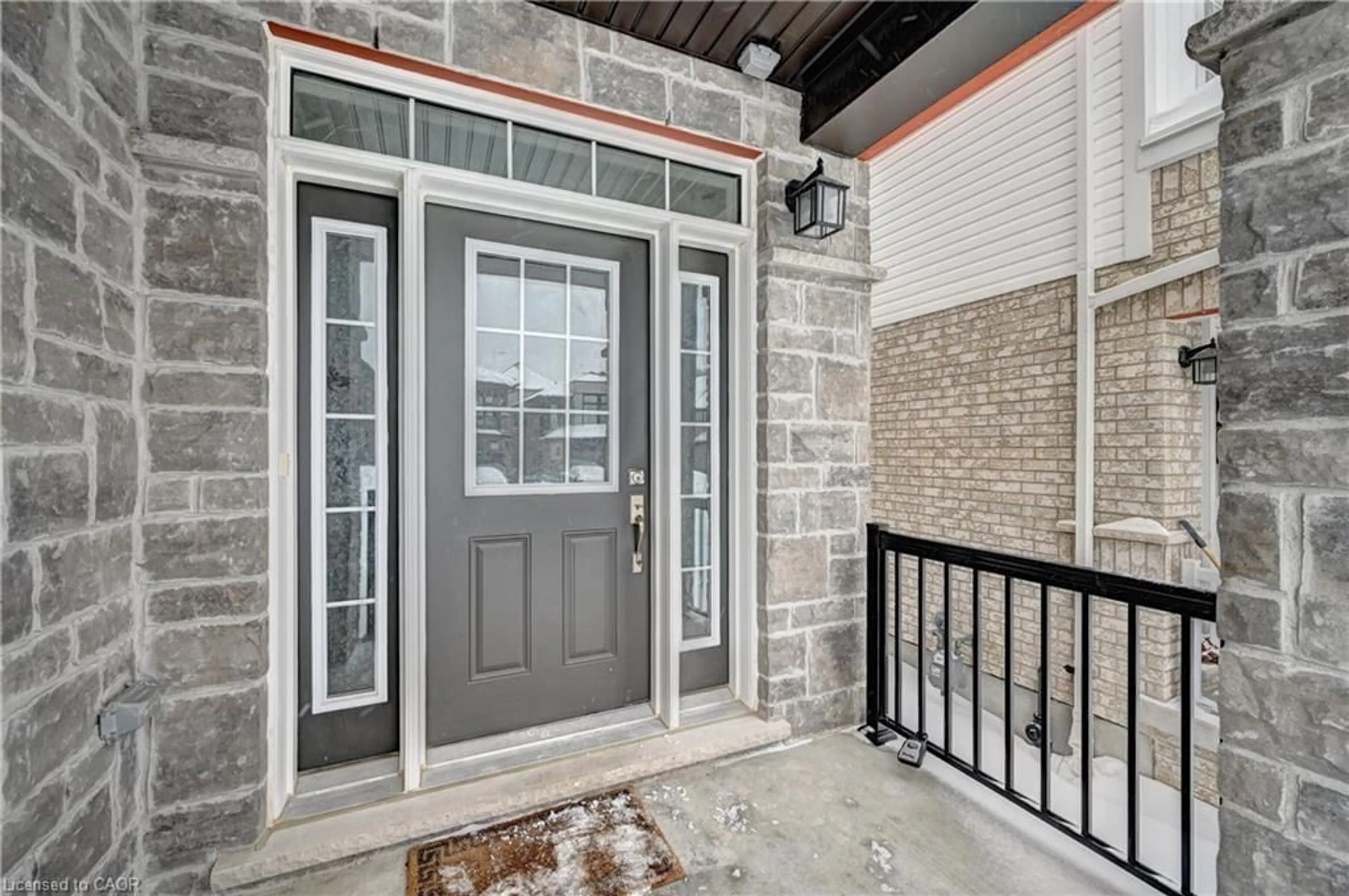 Indoor entryway for 520 Nathalie Cres, Kitchener Ontario N2E 0H8