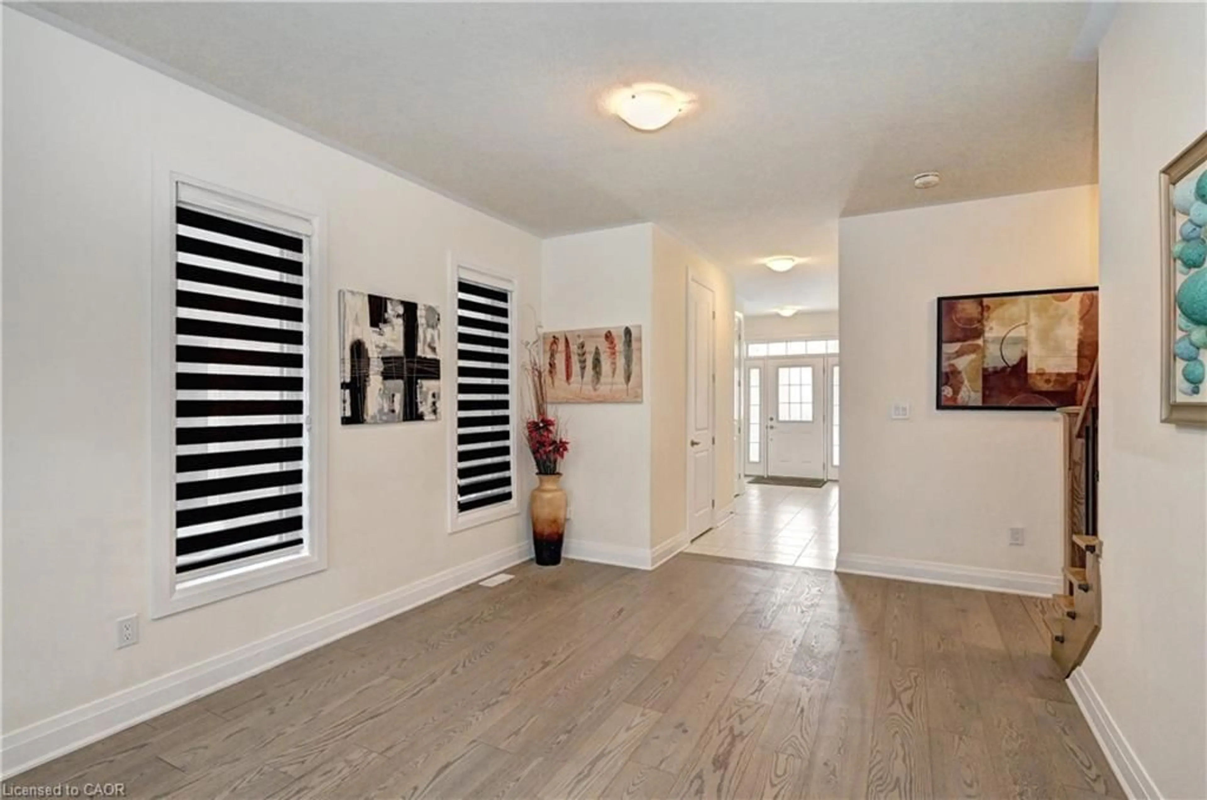 Indoor entryway for 520 Nathalie Cres, Kitchener Ontario N2E 0H8