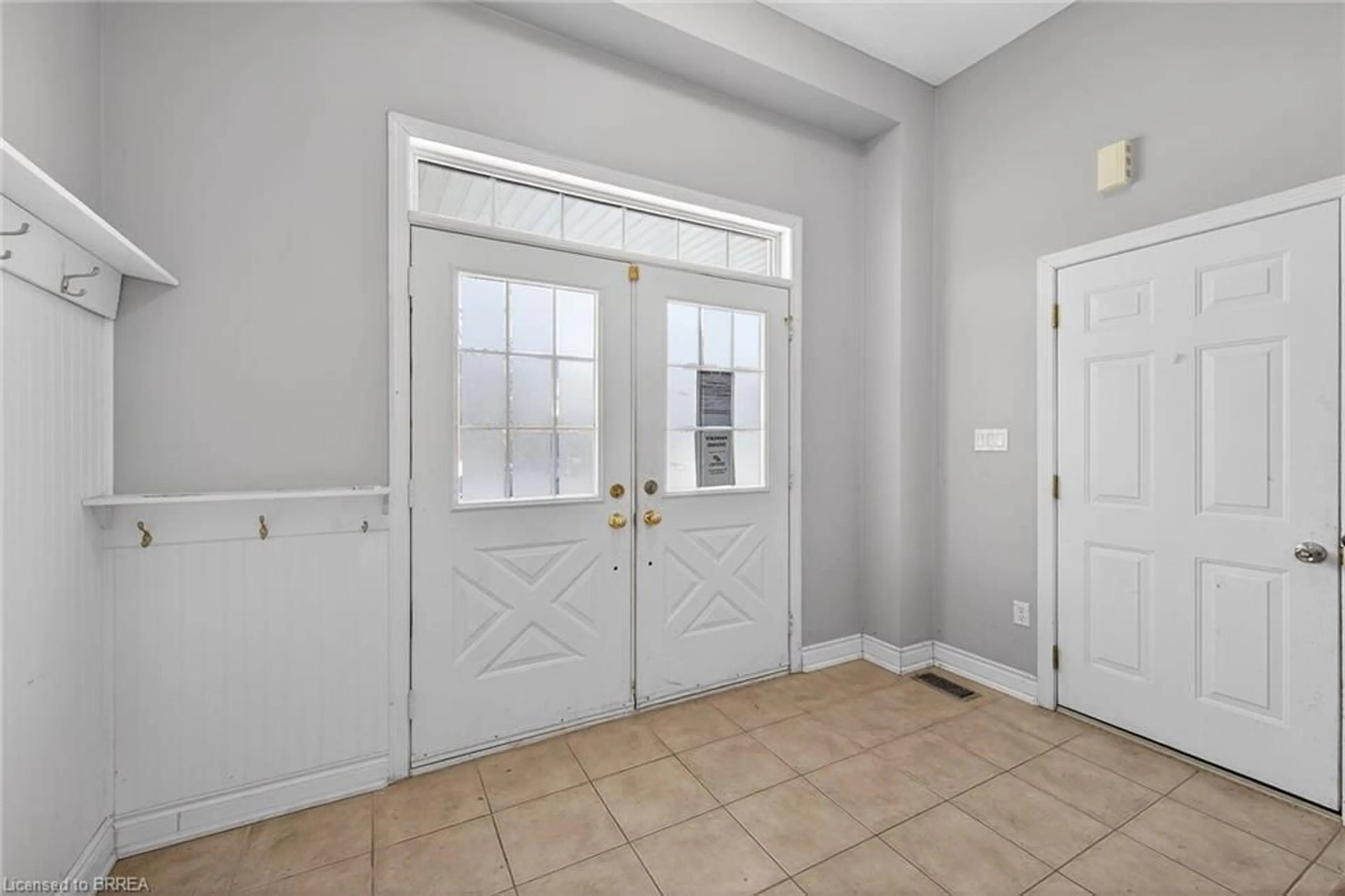 Indoor entryway for 165 Voyager Pass, Binbrook Ontario L0R 1C0
