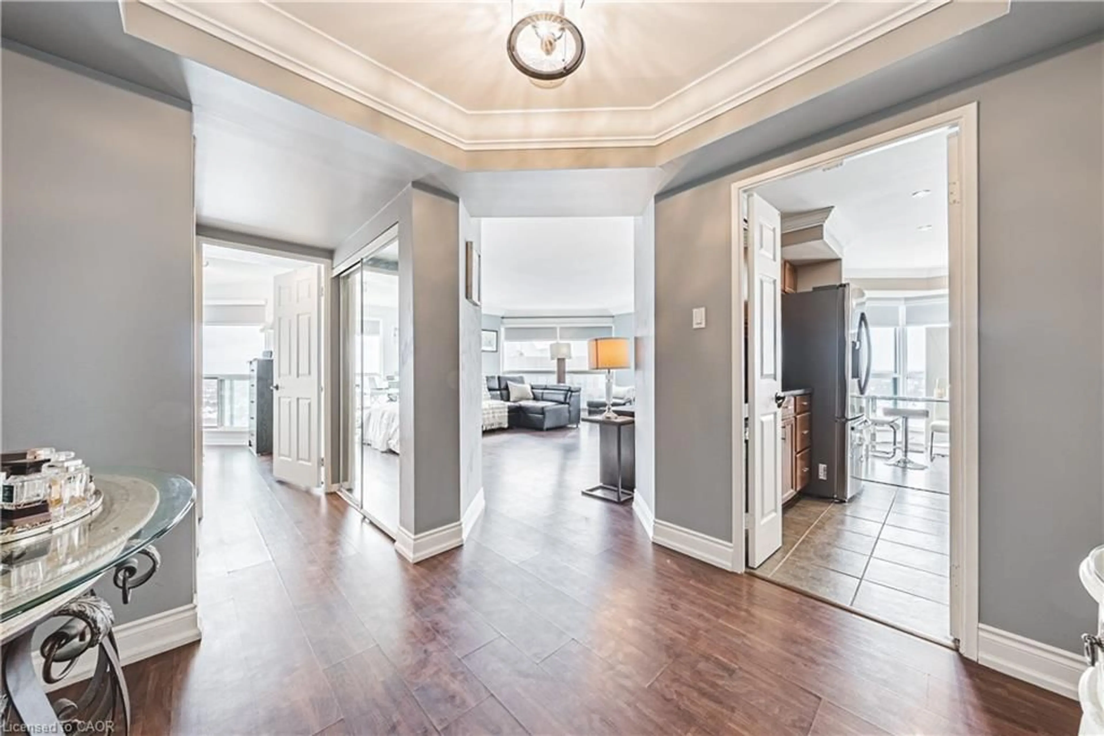 Indoor entryway for 2155 Burnhamthorpe Rd #Ph1904, Mississauga Ontario L5L 5P4