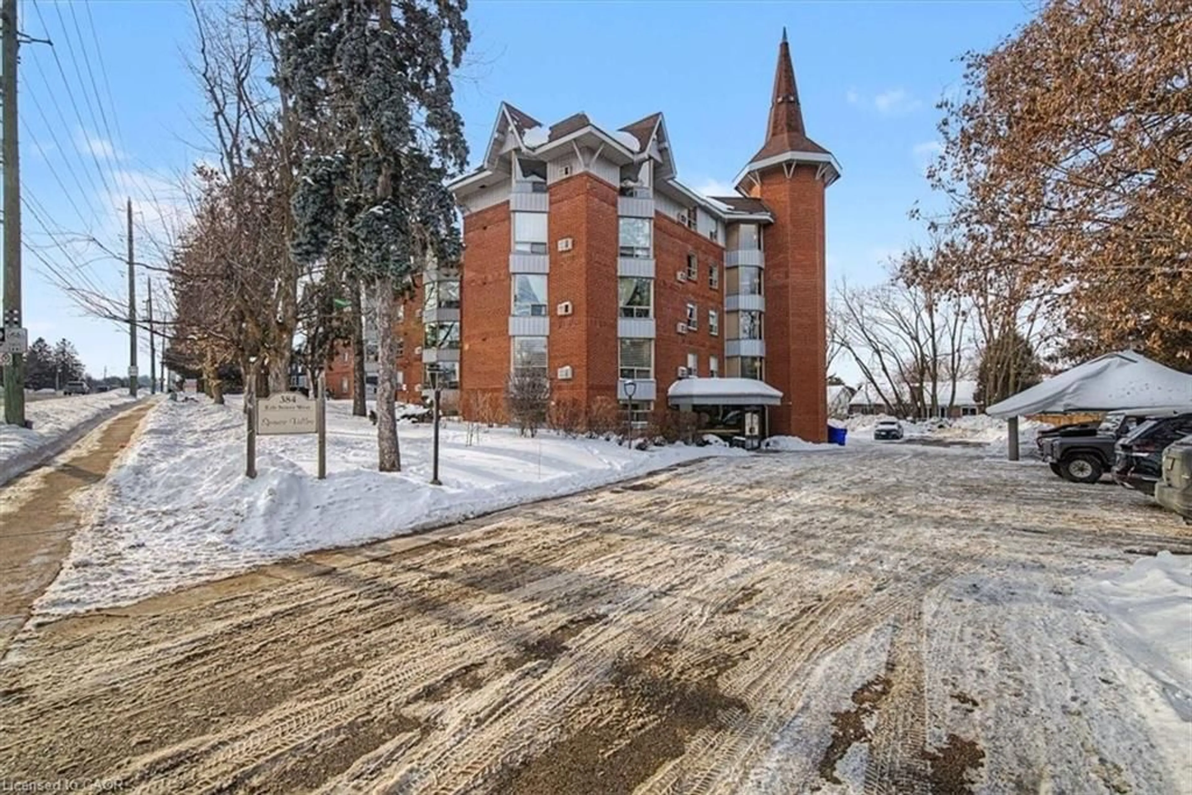 Unknown for 384 Erb St #304, Waterloo Ontario N2L 1W6