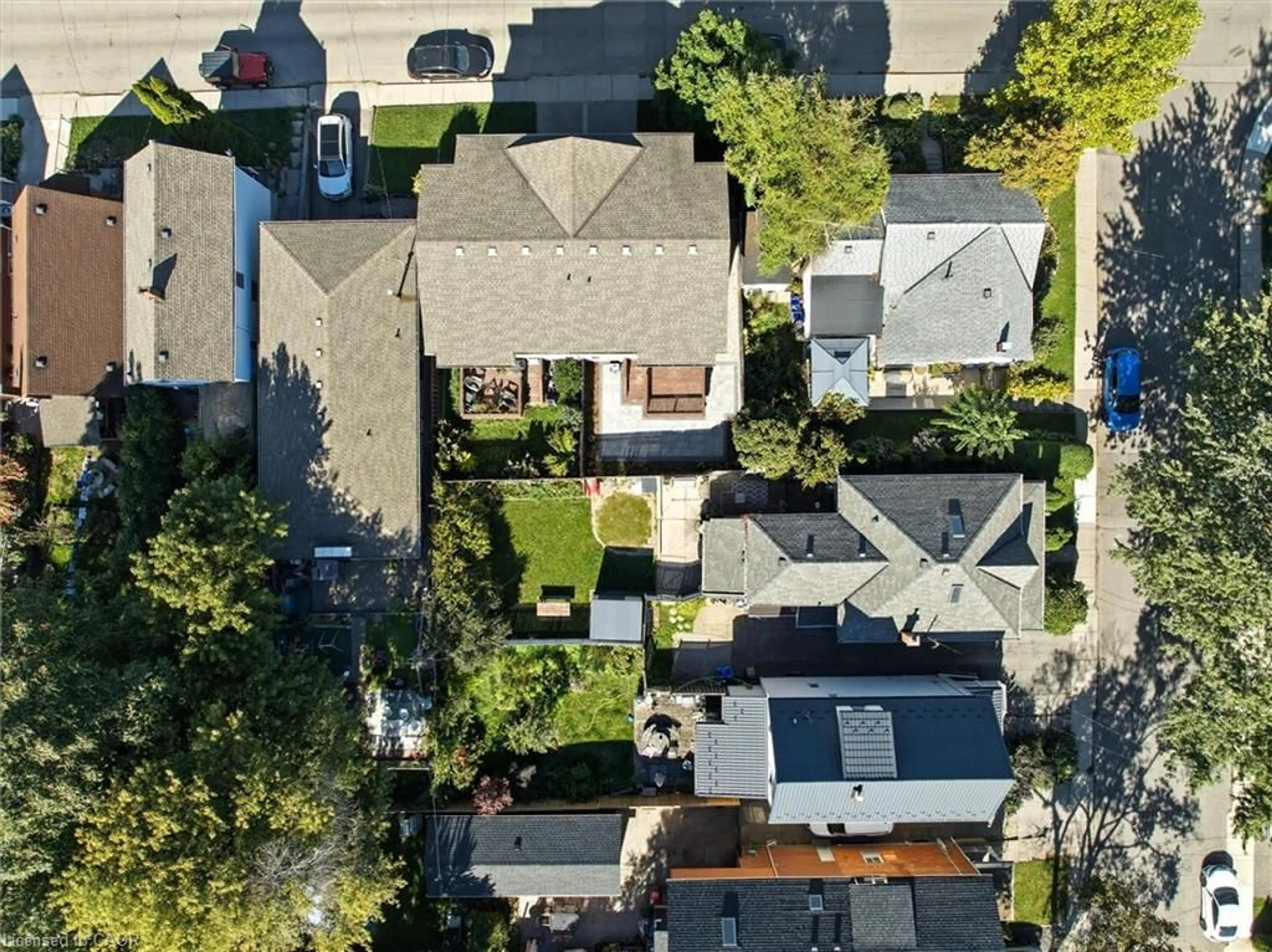 A pic from outside/outdoor area/front of a property/back of a property/a pic from drone, street for 88 Wood St, Hamilton Ontario L8L 3Y4