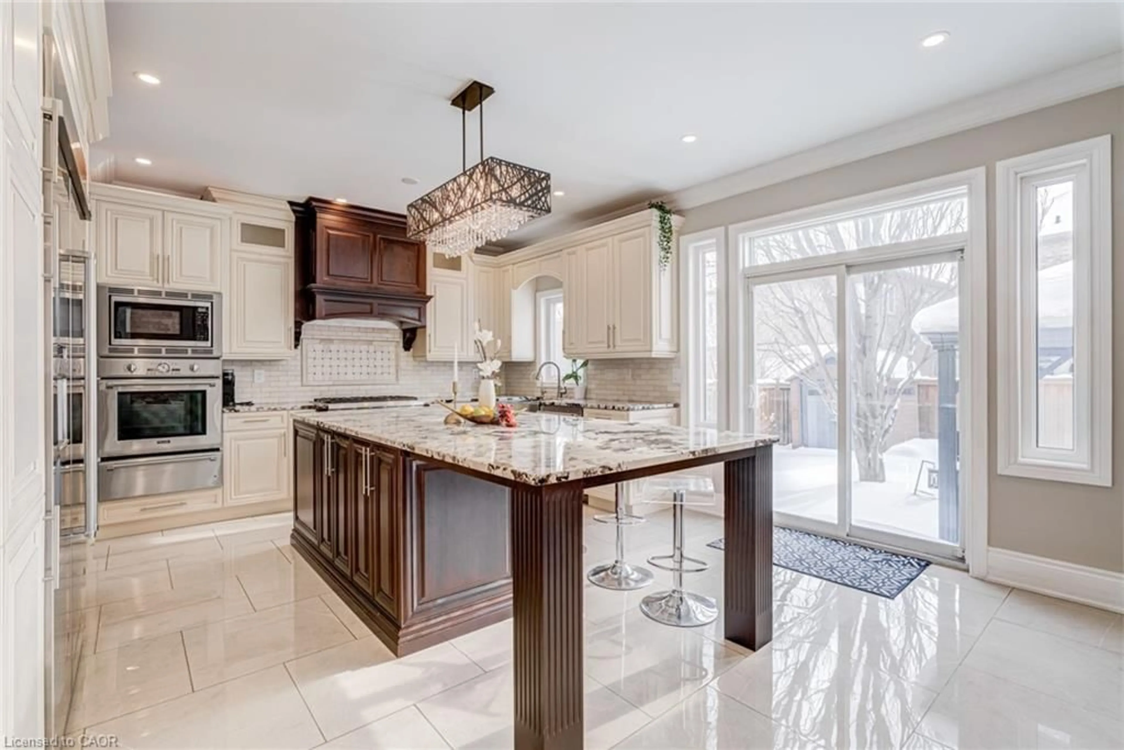 Open concept kitchen, ceramic/tile floor for 3192 Sorrento Cres, Burlington Ontario L7M 0N2