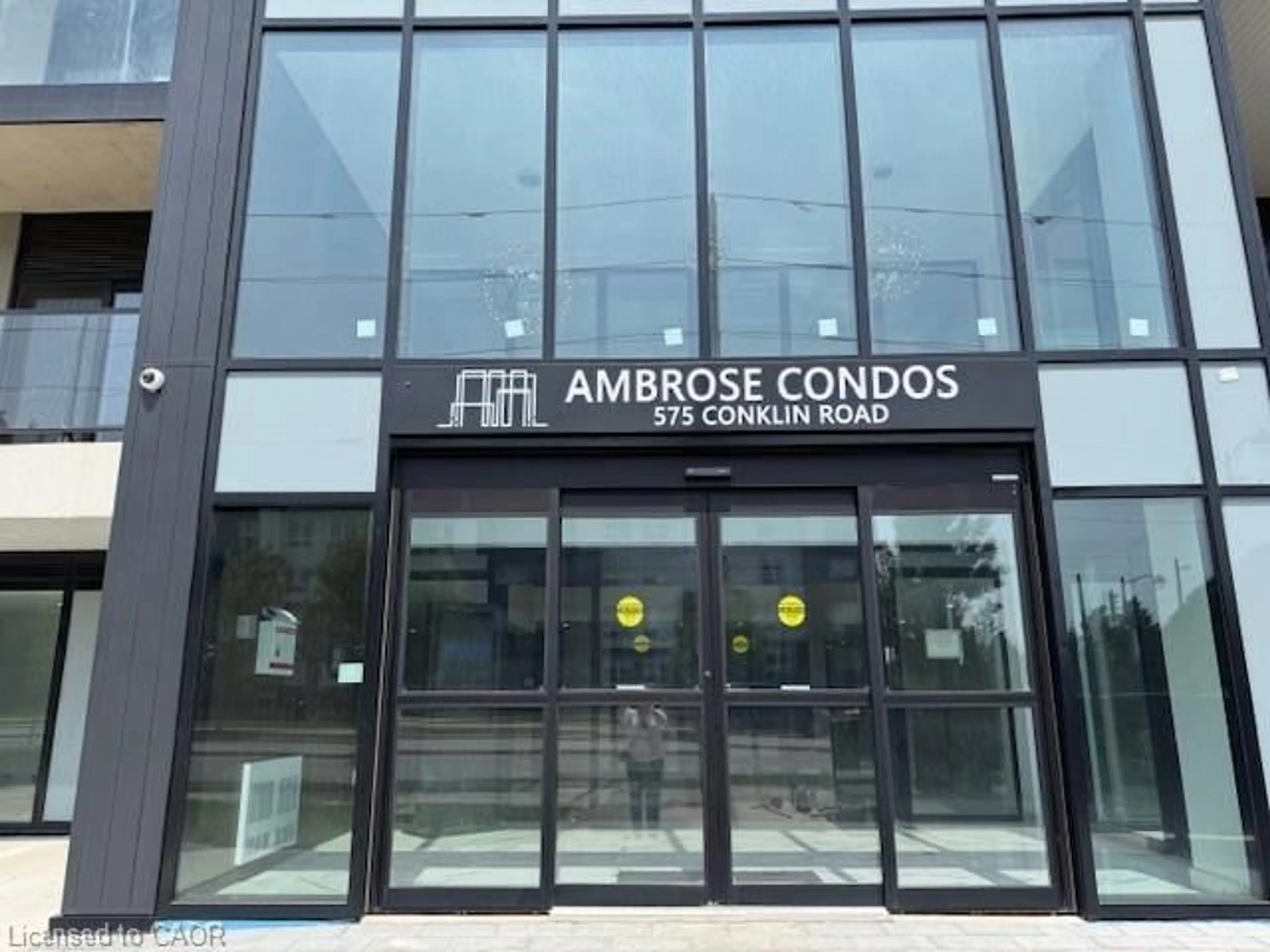 Indoor foyer for 575 Conklin Rd #1017, Brantford Ontario N3T 0Y2