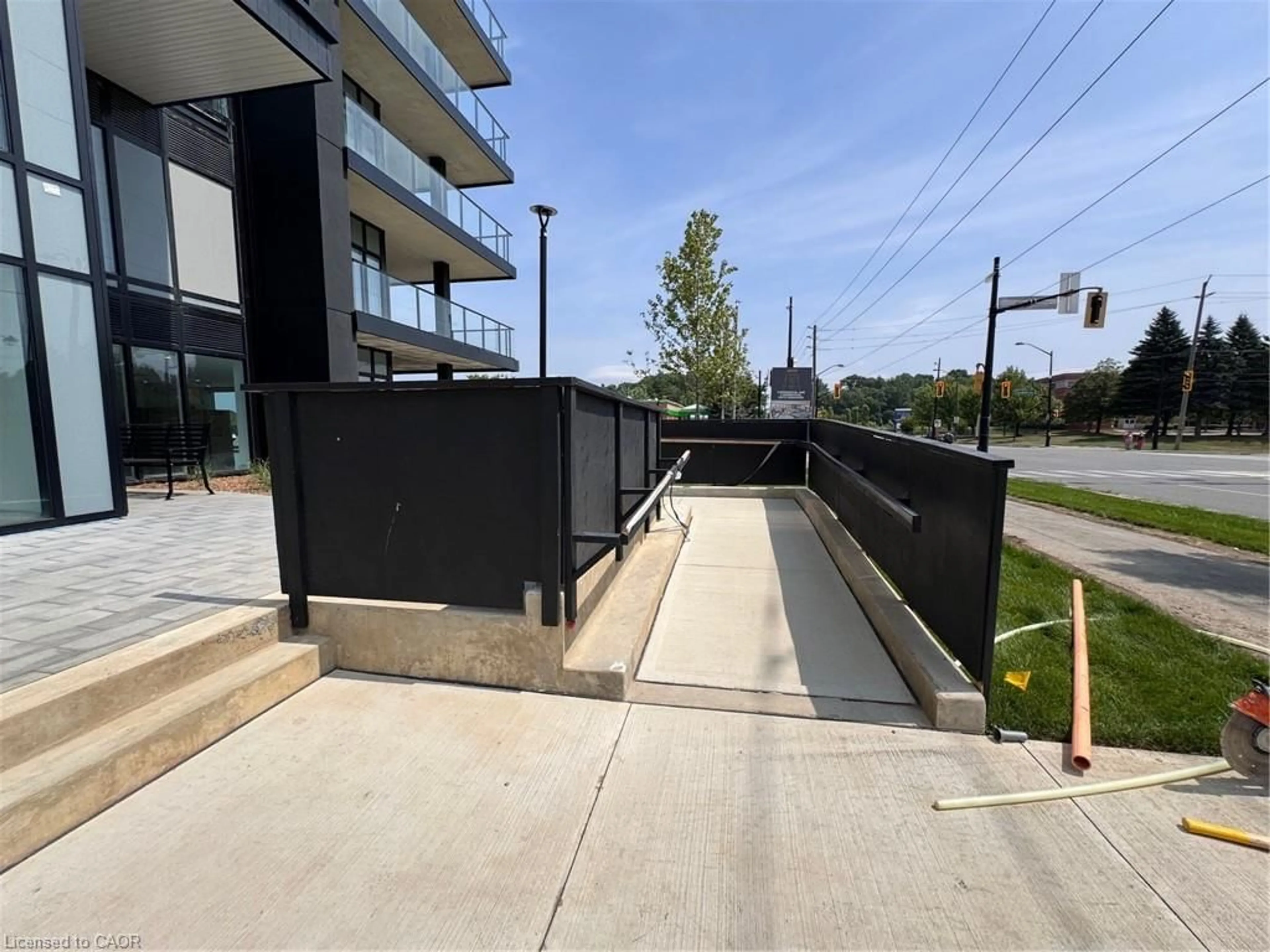 Patio, street for 575 Conklin Rd #1017, Brantford Ontario N3T 0Y2