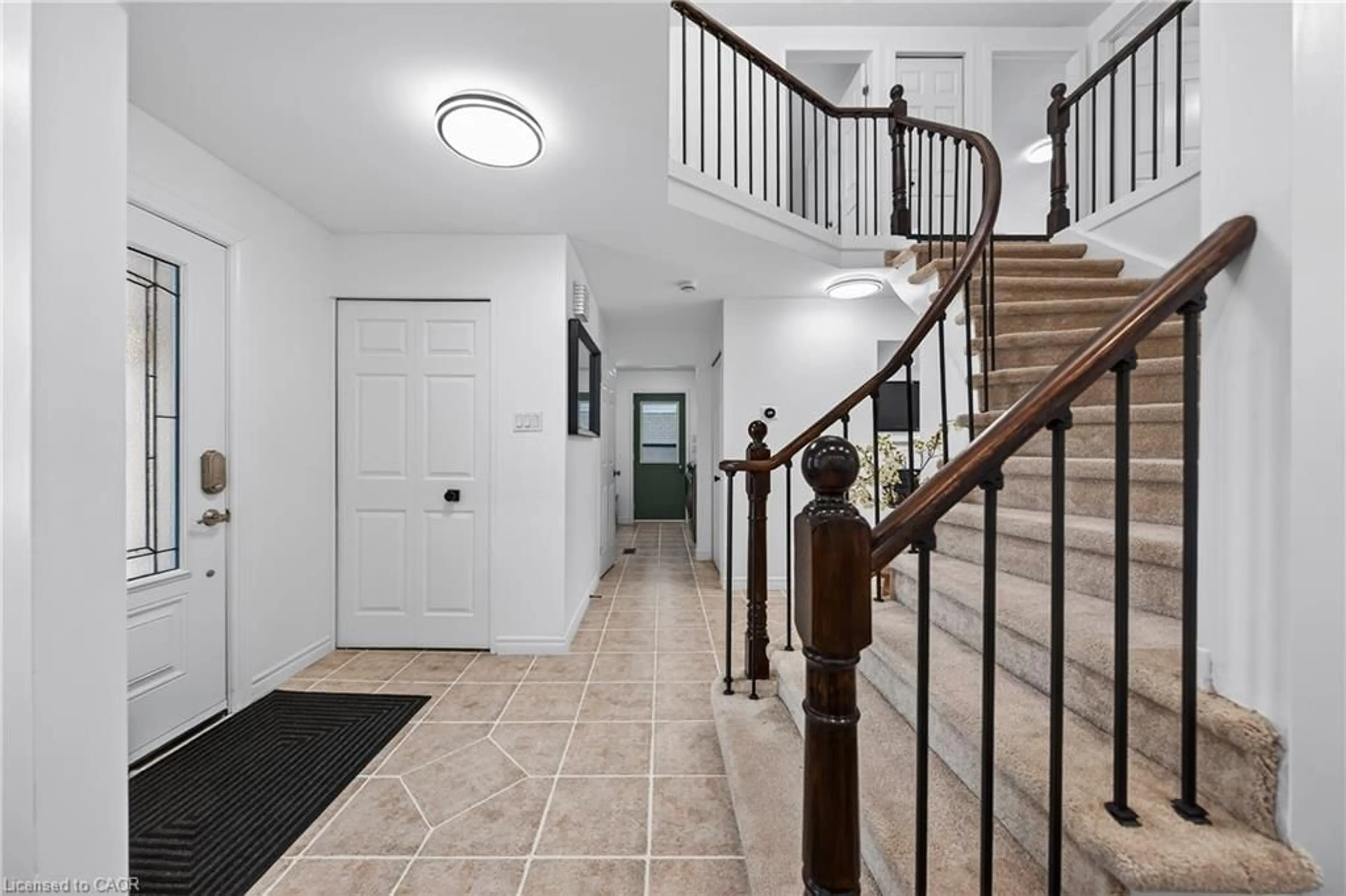 Indoor entryway for 243 Highview Dr, Kitchener Ontario N2N 2K3