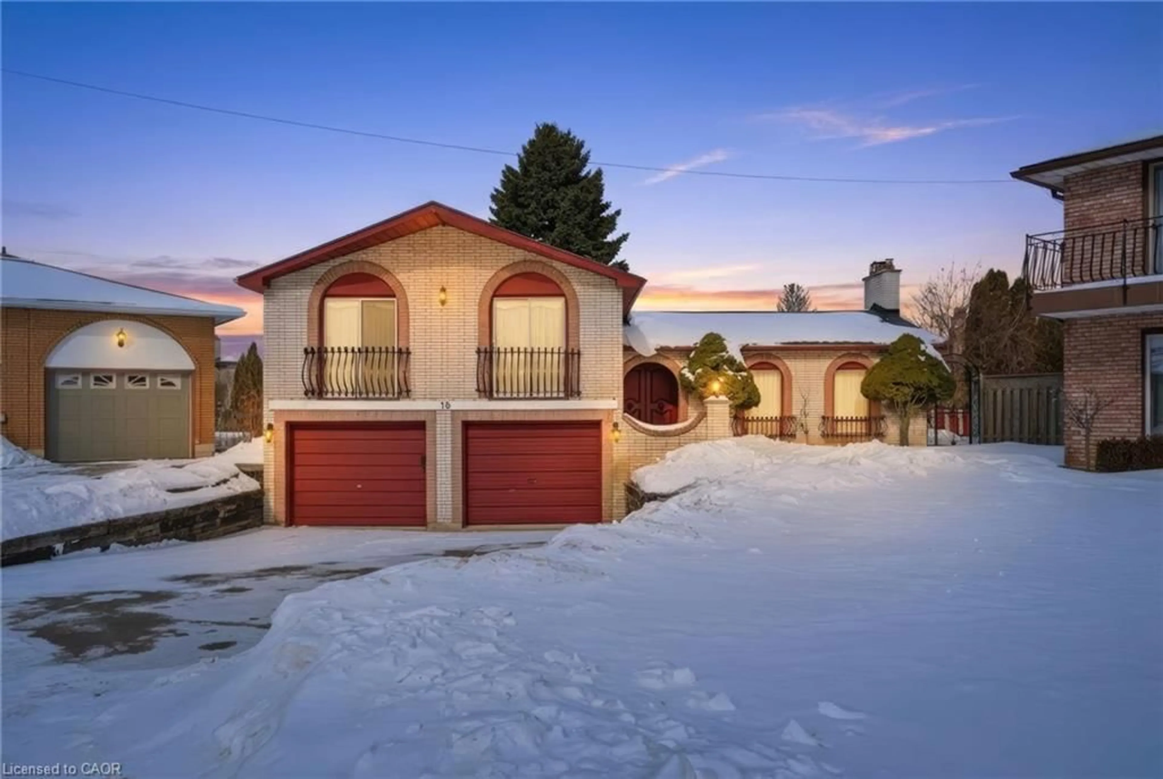 A pic from outside/outdoor area/front of a property/back of a property/a pic from drone, street for 16 Harvard Pl, Hamilton Ontario L9B 1S2