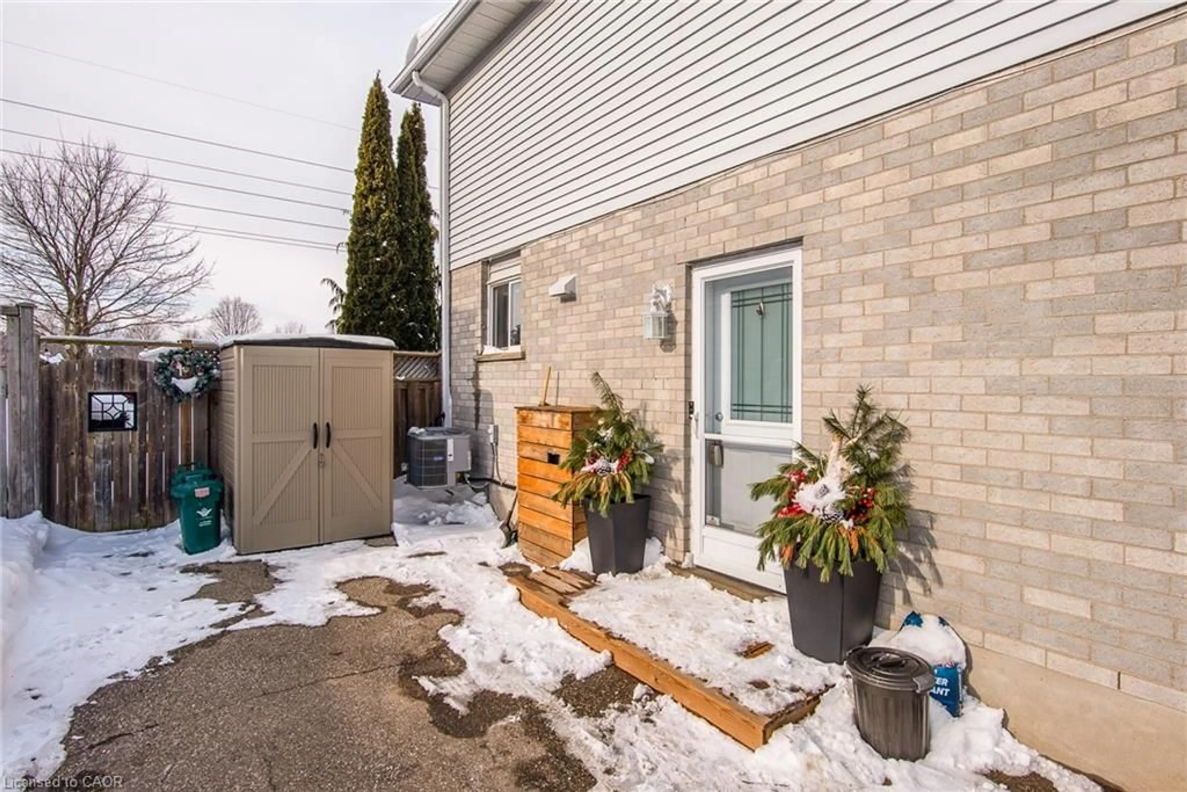 Patio, street for 34 Sacha Rd, Cambridge Ontario N3C 4A1